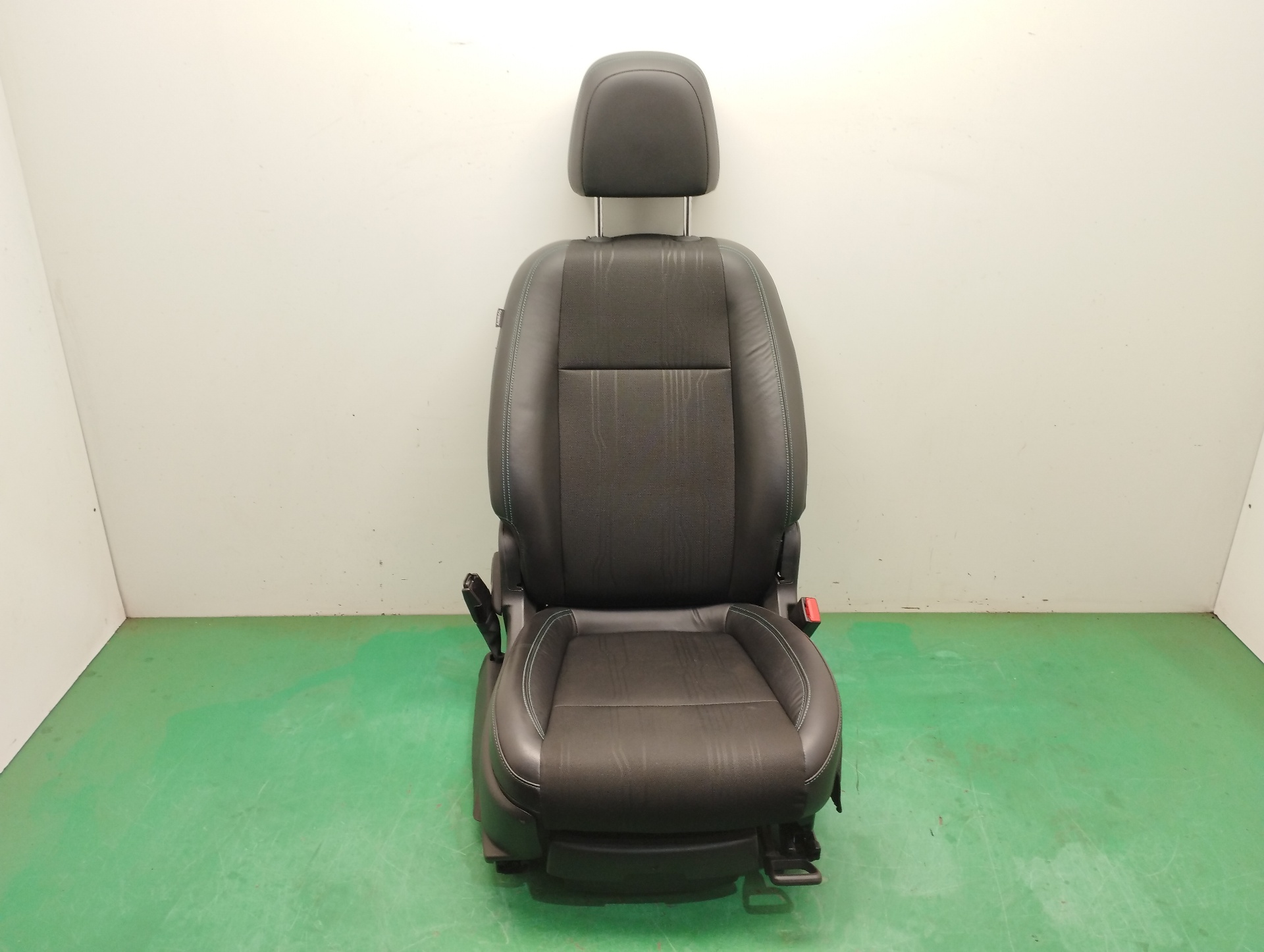 ASIENTO DELANTERO IZQUIERDO