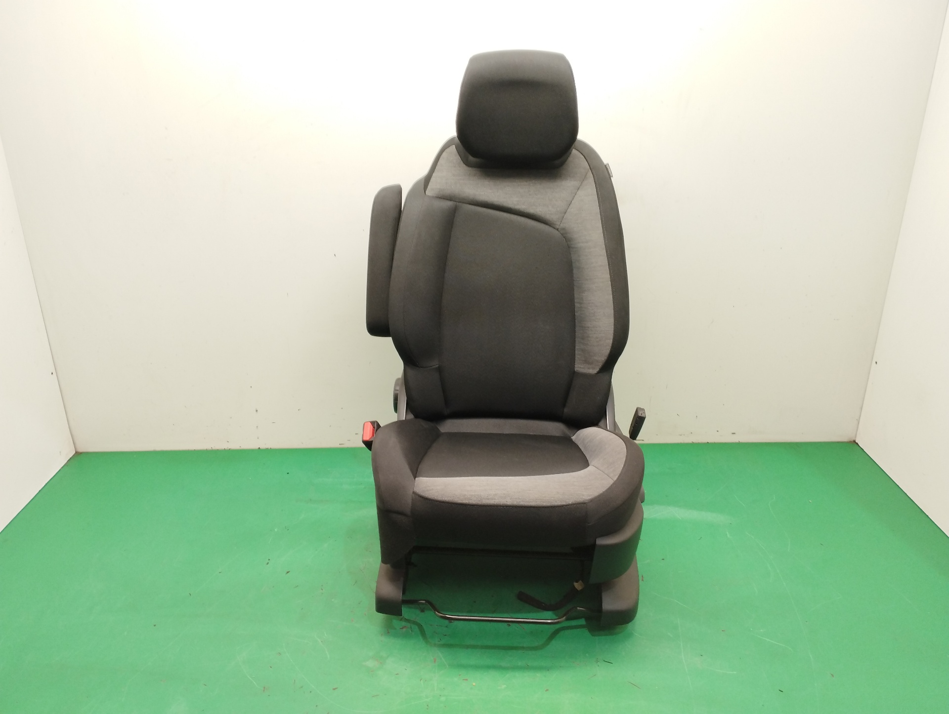 ASIENTO DELANTERO IZQUIERDO