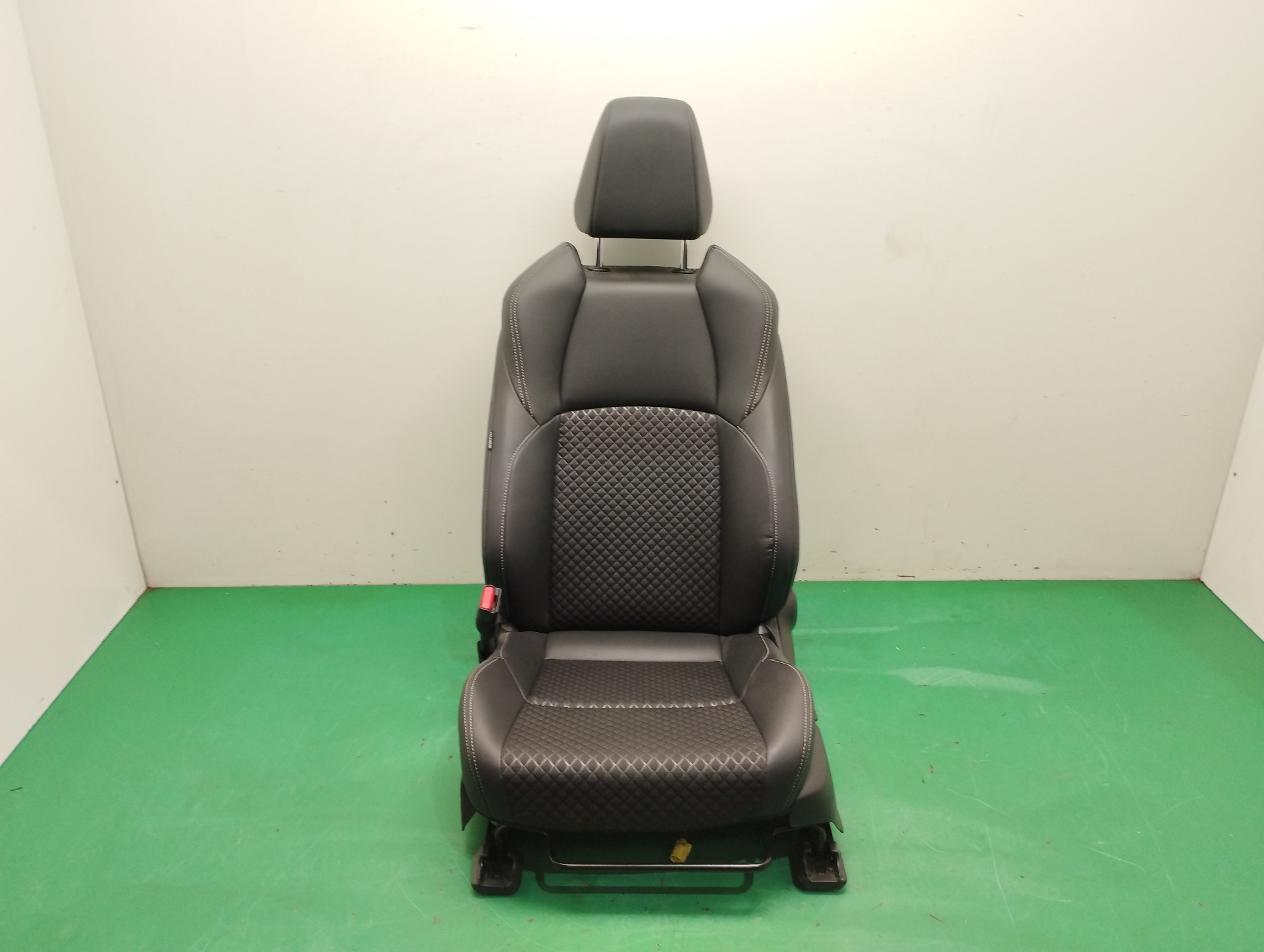 ASIENTO DELANTERO IZQUIERDO