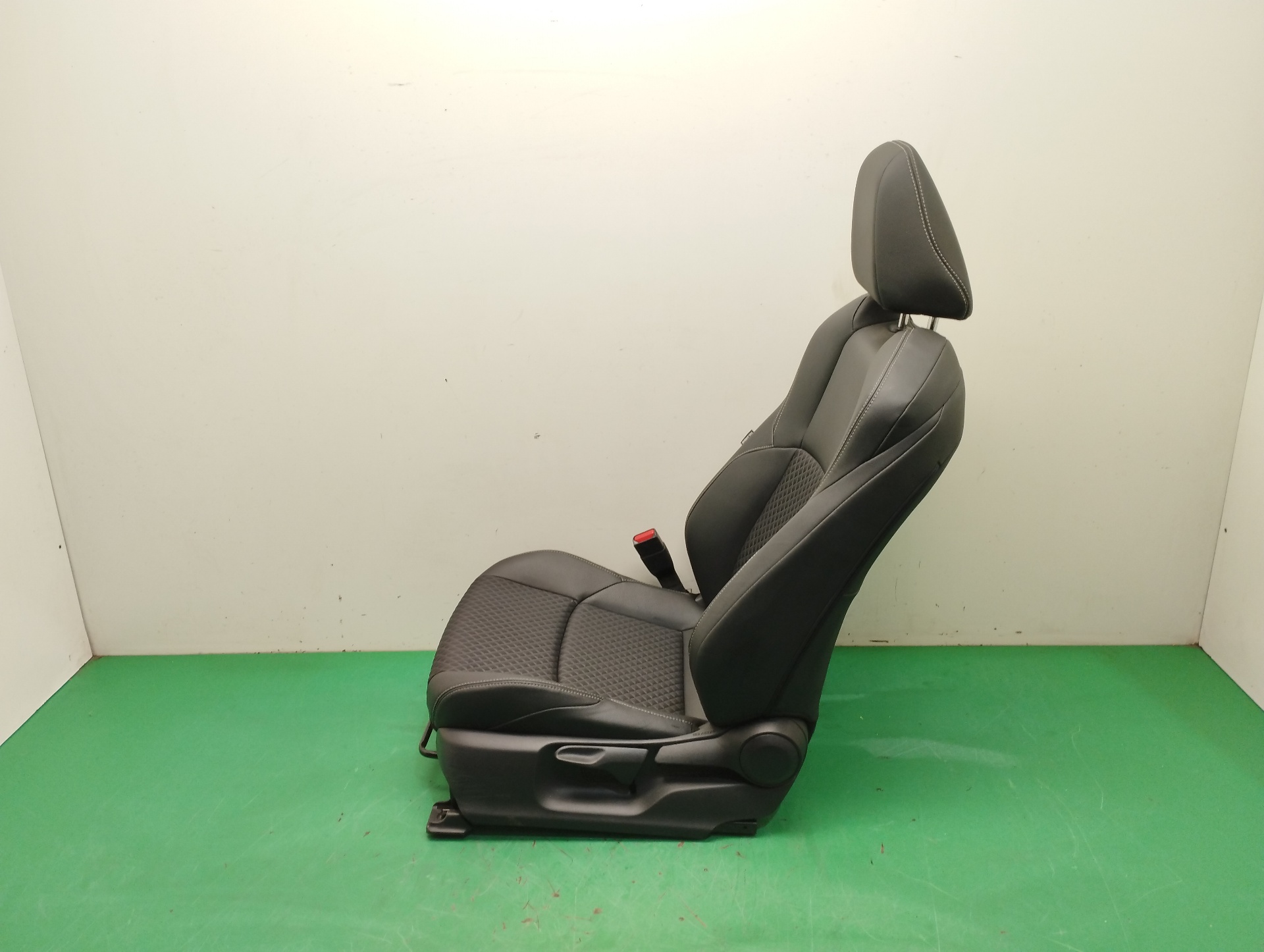 ASIENTO DELANTERO IZQUIERDO