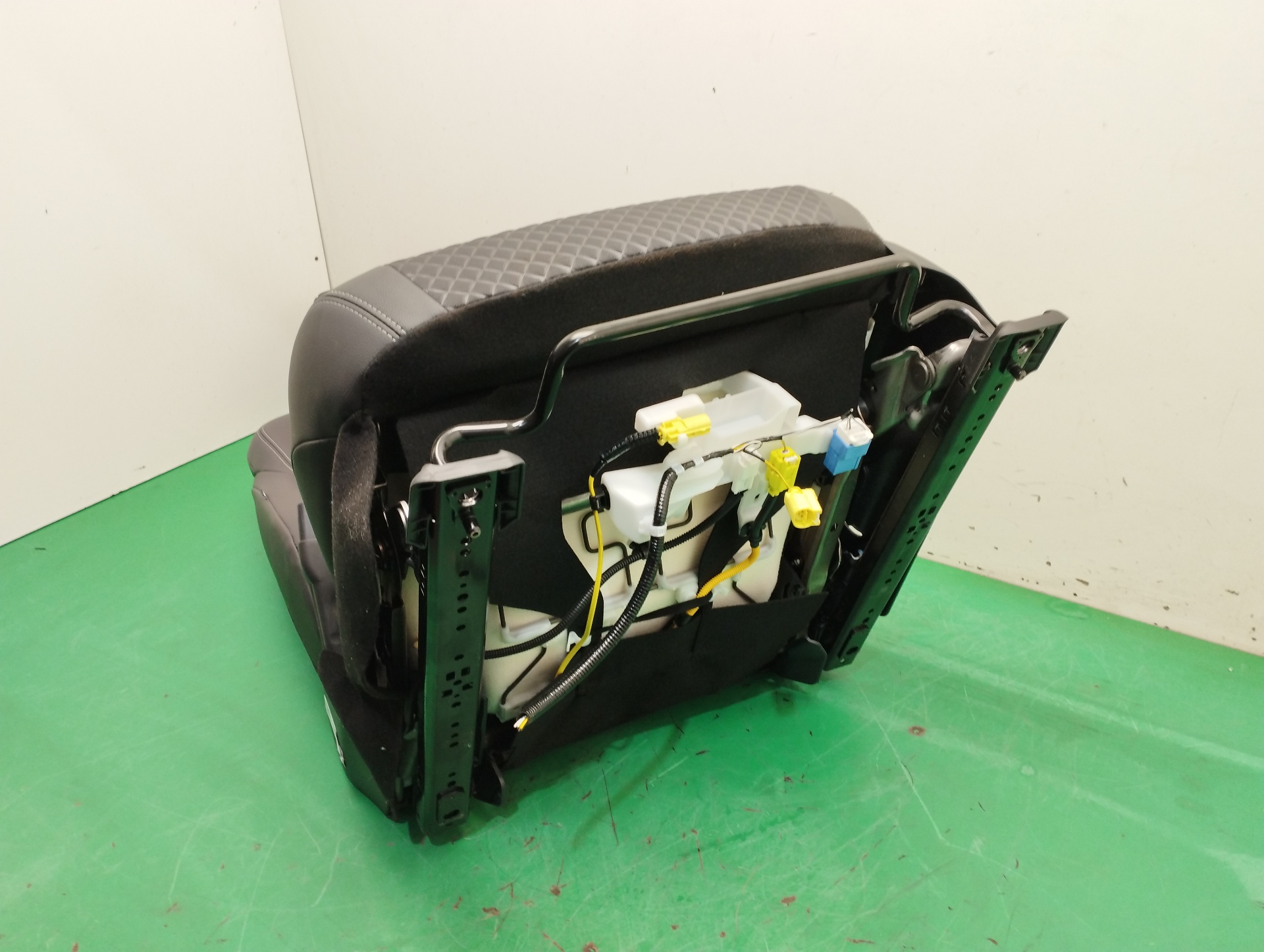 ASIENTO DELANTERO IZQUIERDO