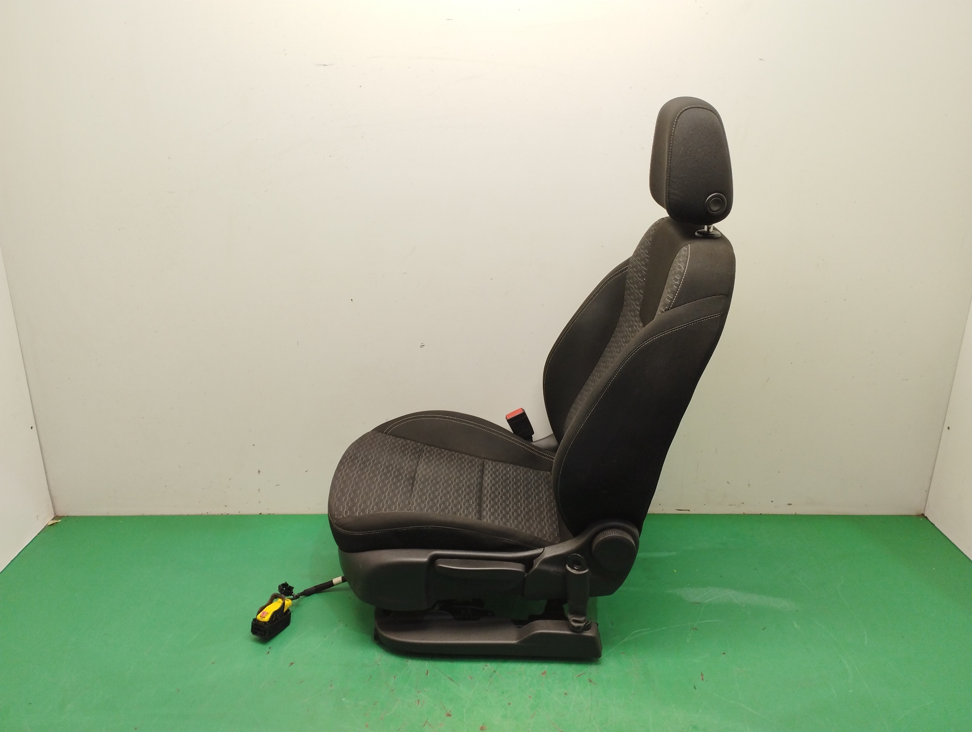 ASIENTO DELANTERO IZQUIERDO