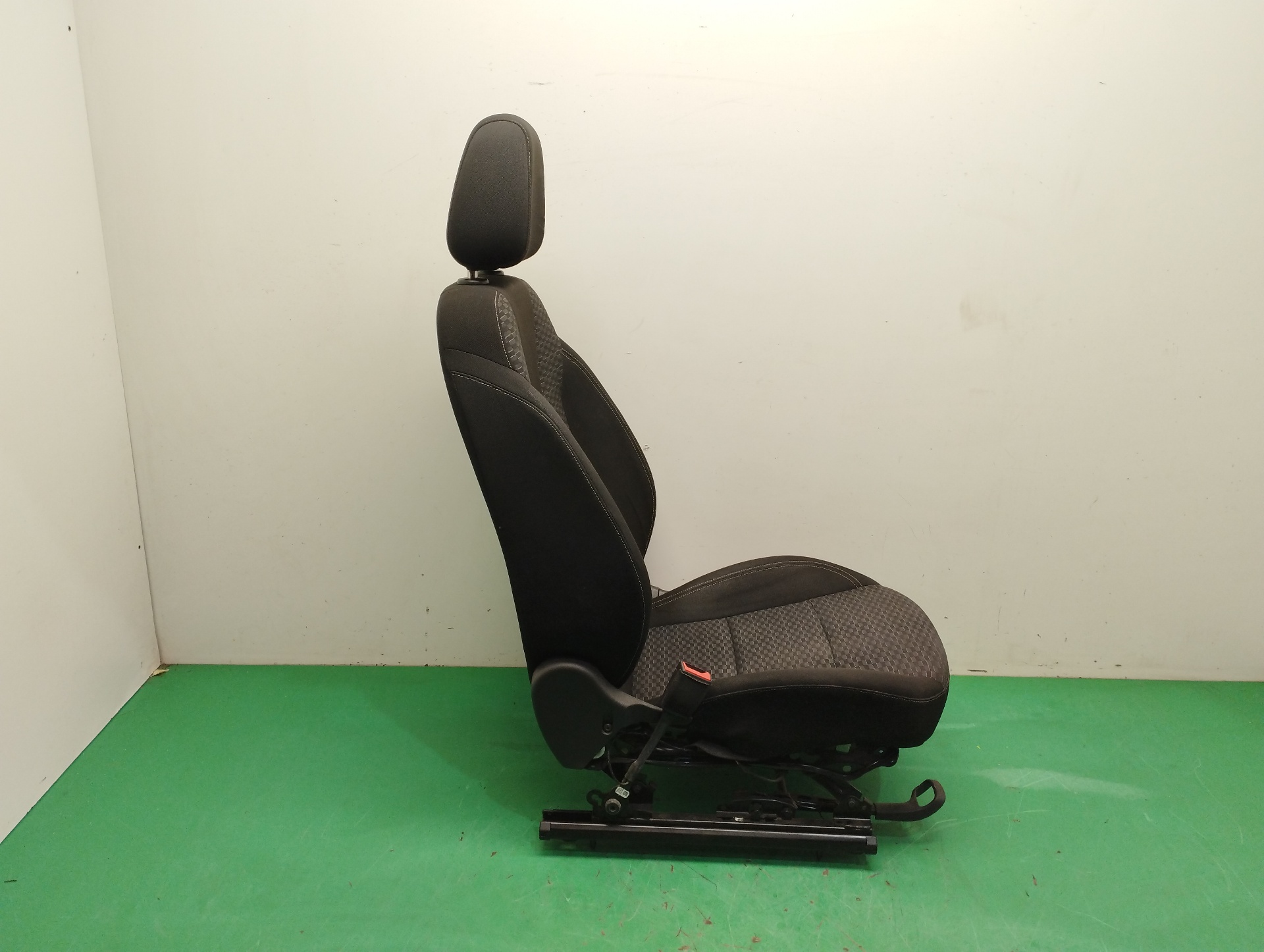 ASIENTO DELANTERO IZQUIERDO