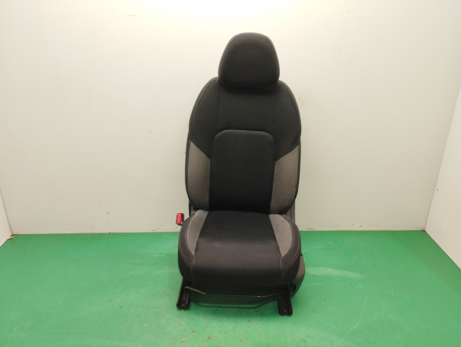 ASIENTO DELANTERO IZQUIERDO