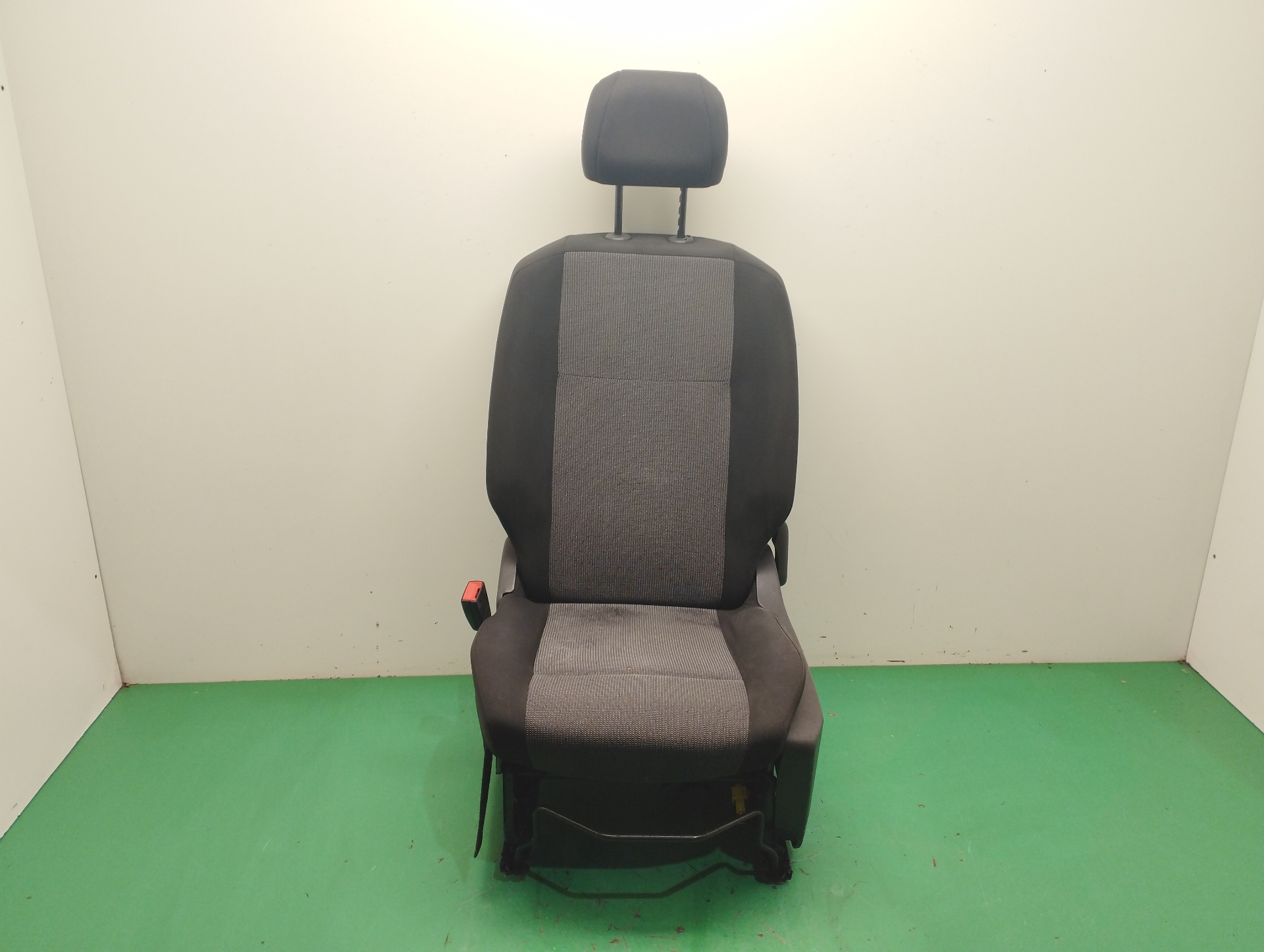 ASIENTO DELANTERO IZQUIERDO