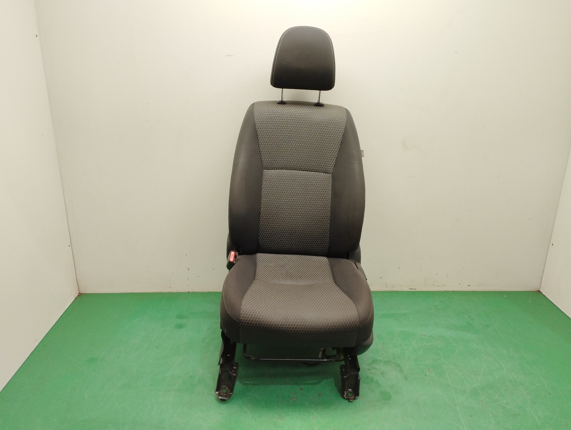 ASIENTO DELANTERO IZQUIERDO