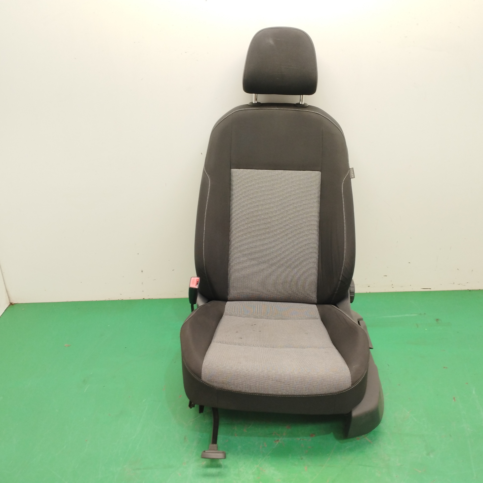 ASIENTO DELANTERO IZQUIERDO