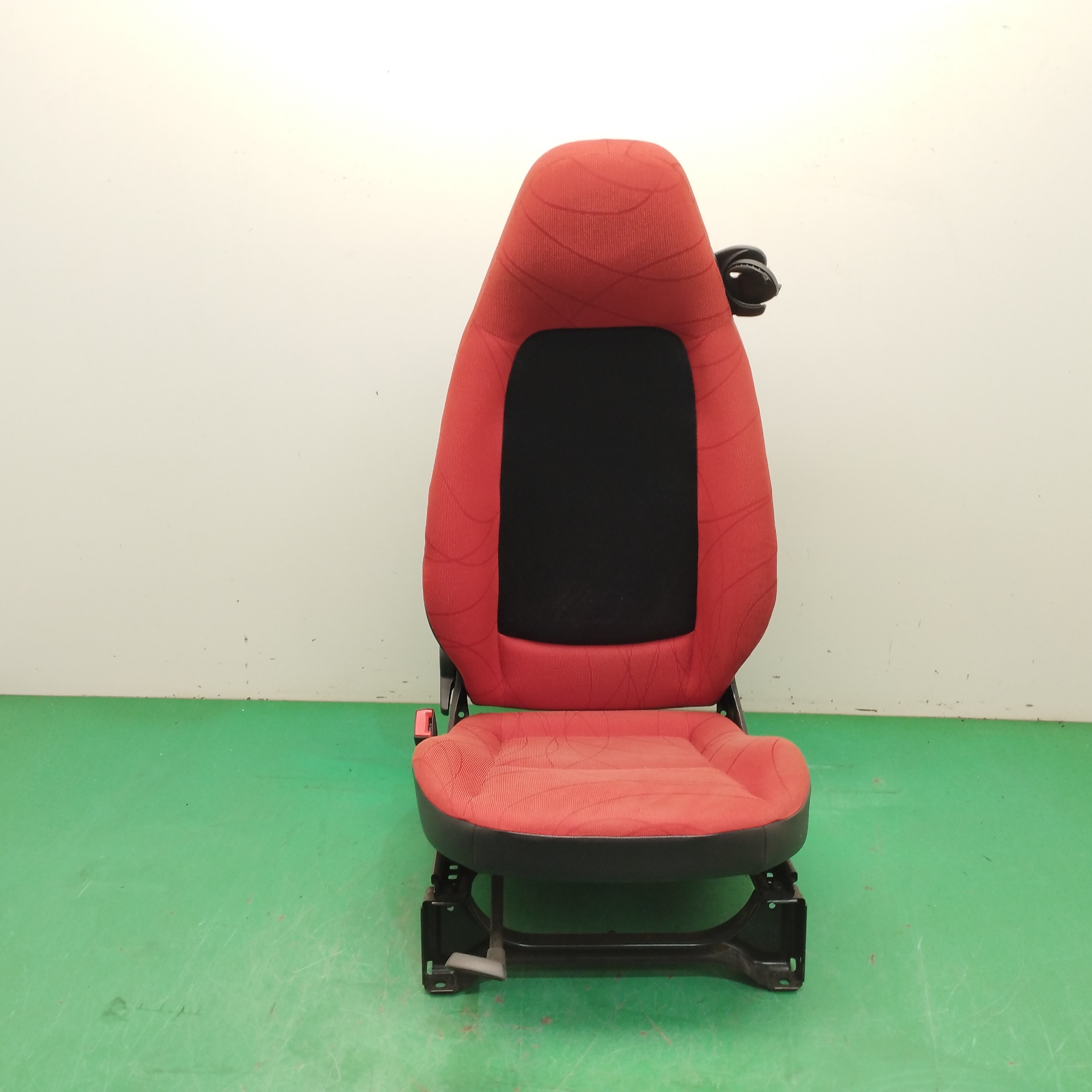 ASIENTO DELANTERO IZQUIERDO