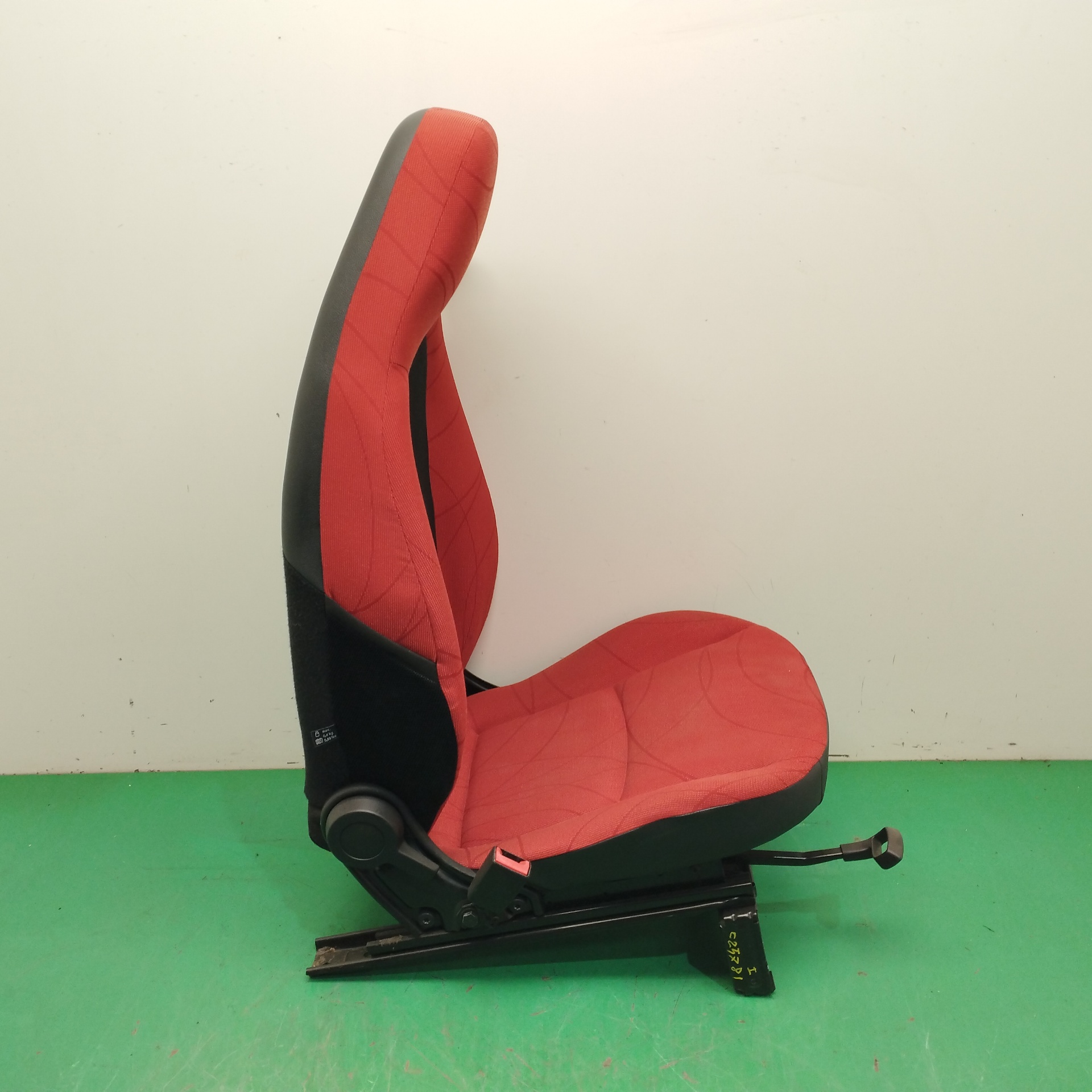 ASIENTO DELANTERO IZQUIERDO