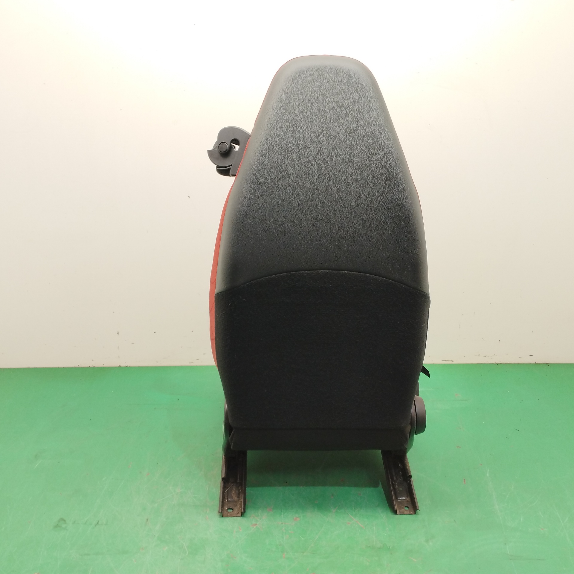 ASIENTO DELANTERO IZQUIERDO