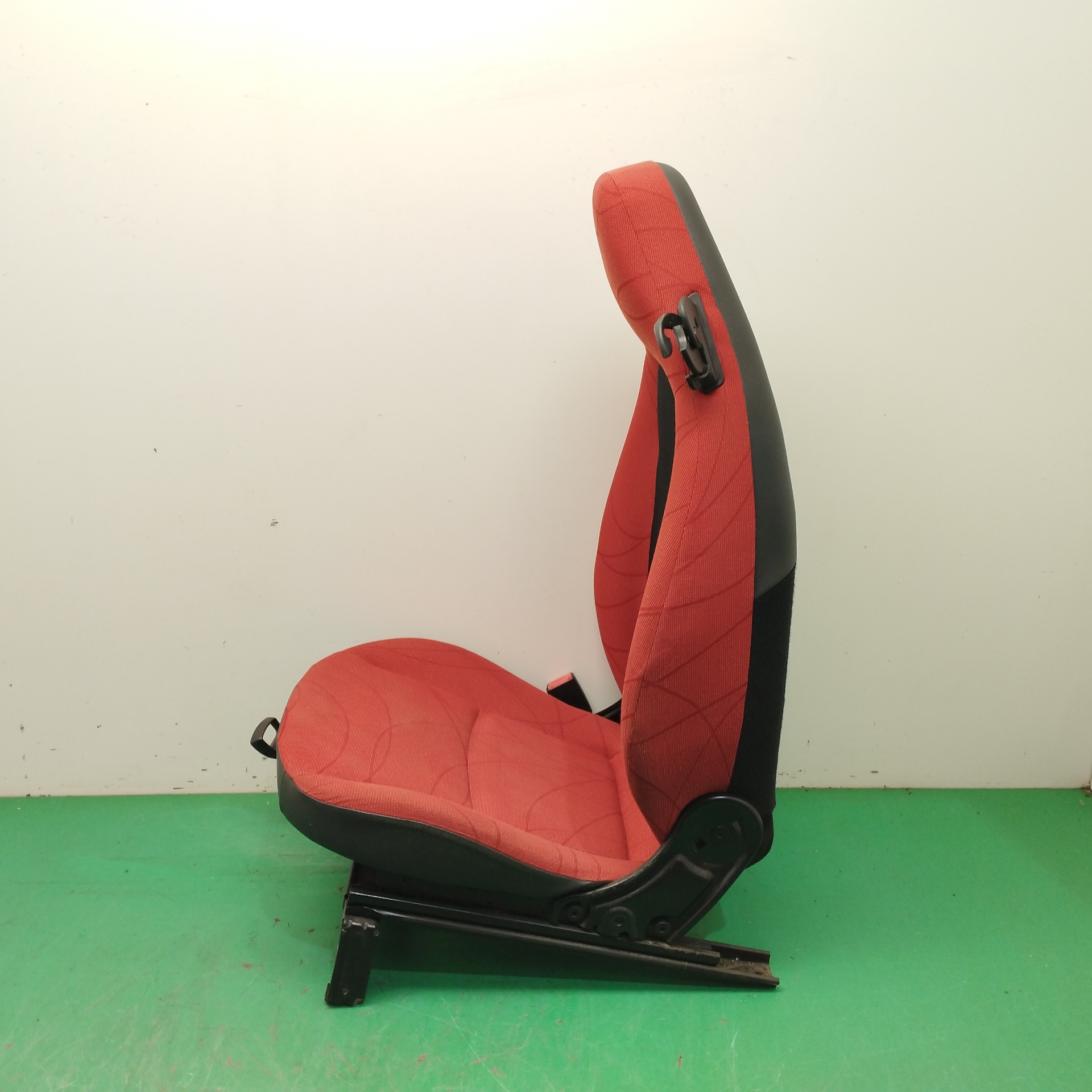 ASIENTO DELANTERO IZQUIERDO
