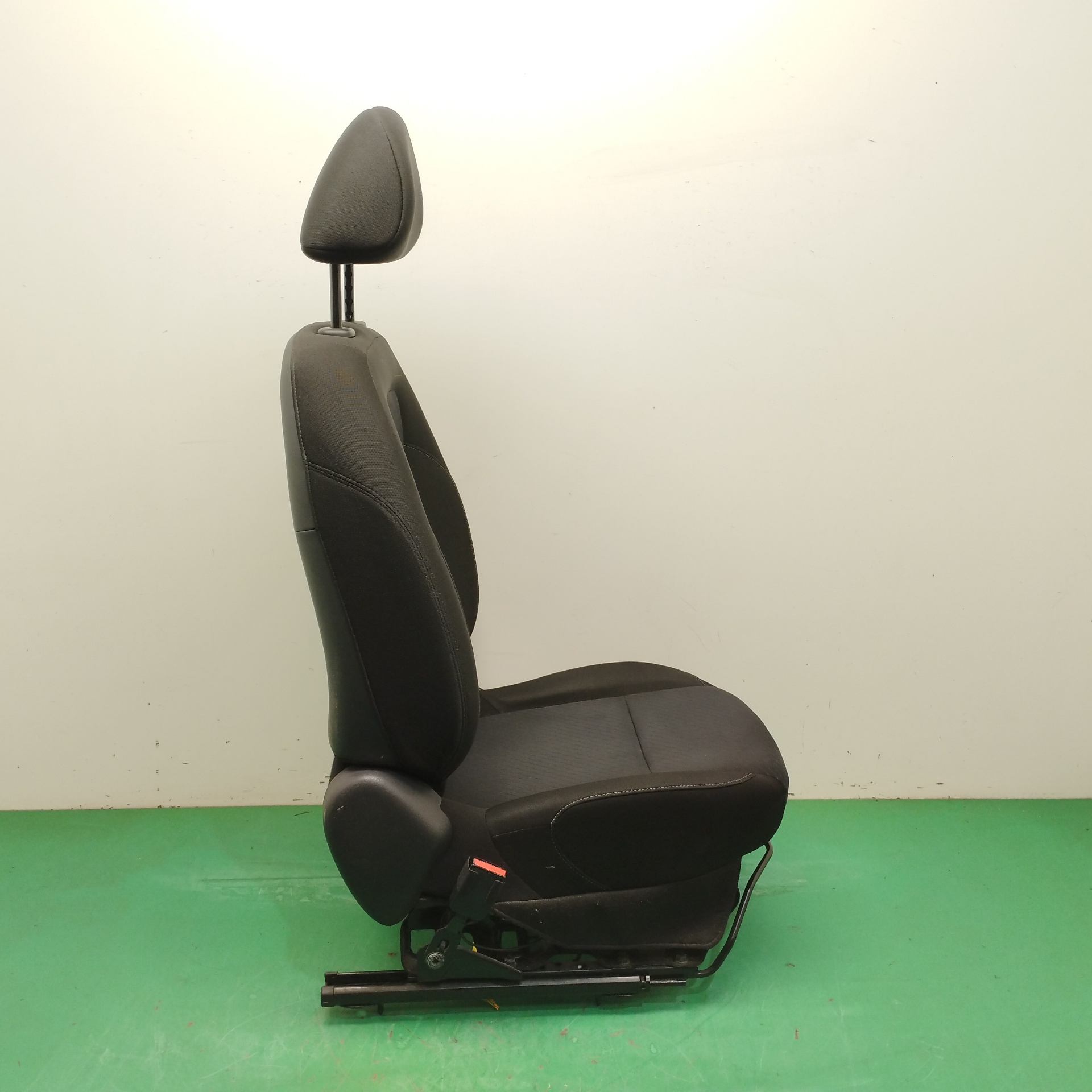 ASIENTO DELANTERO IZQUIERDO