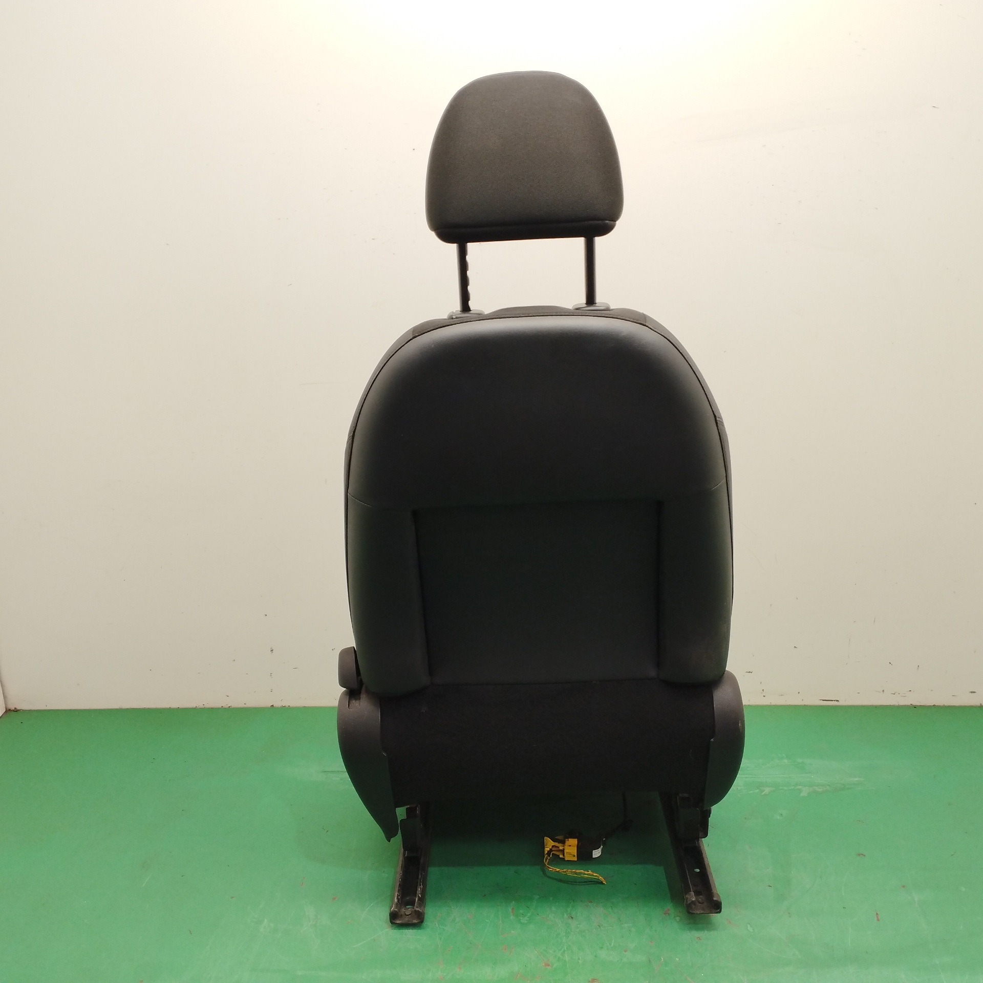 ASIENTO DELANTERO IZQUIERDO