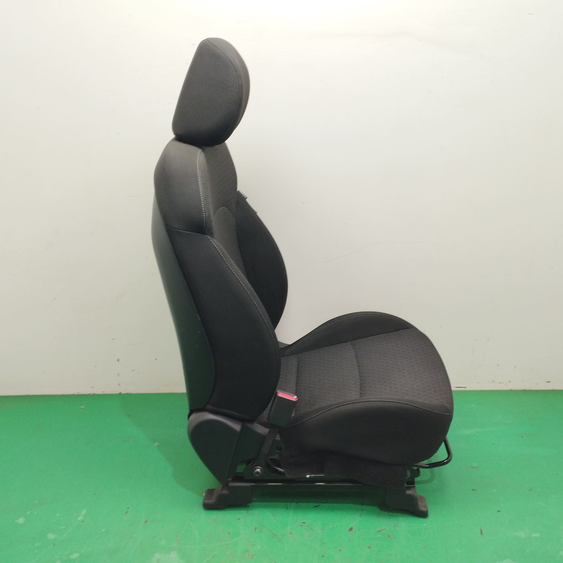 ASIENTO DELANTERO IZQUIERDO