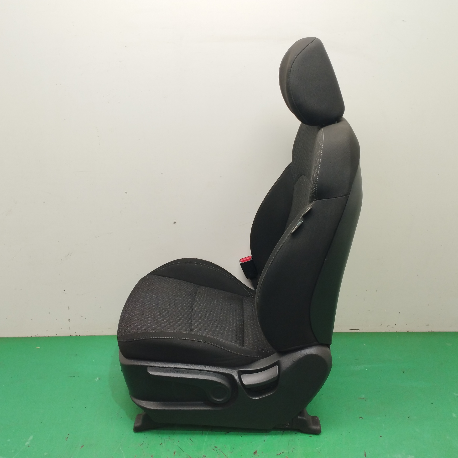 ASIENTO DELANTERO IZQUIERDO