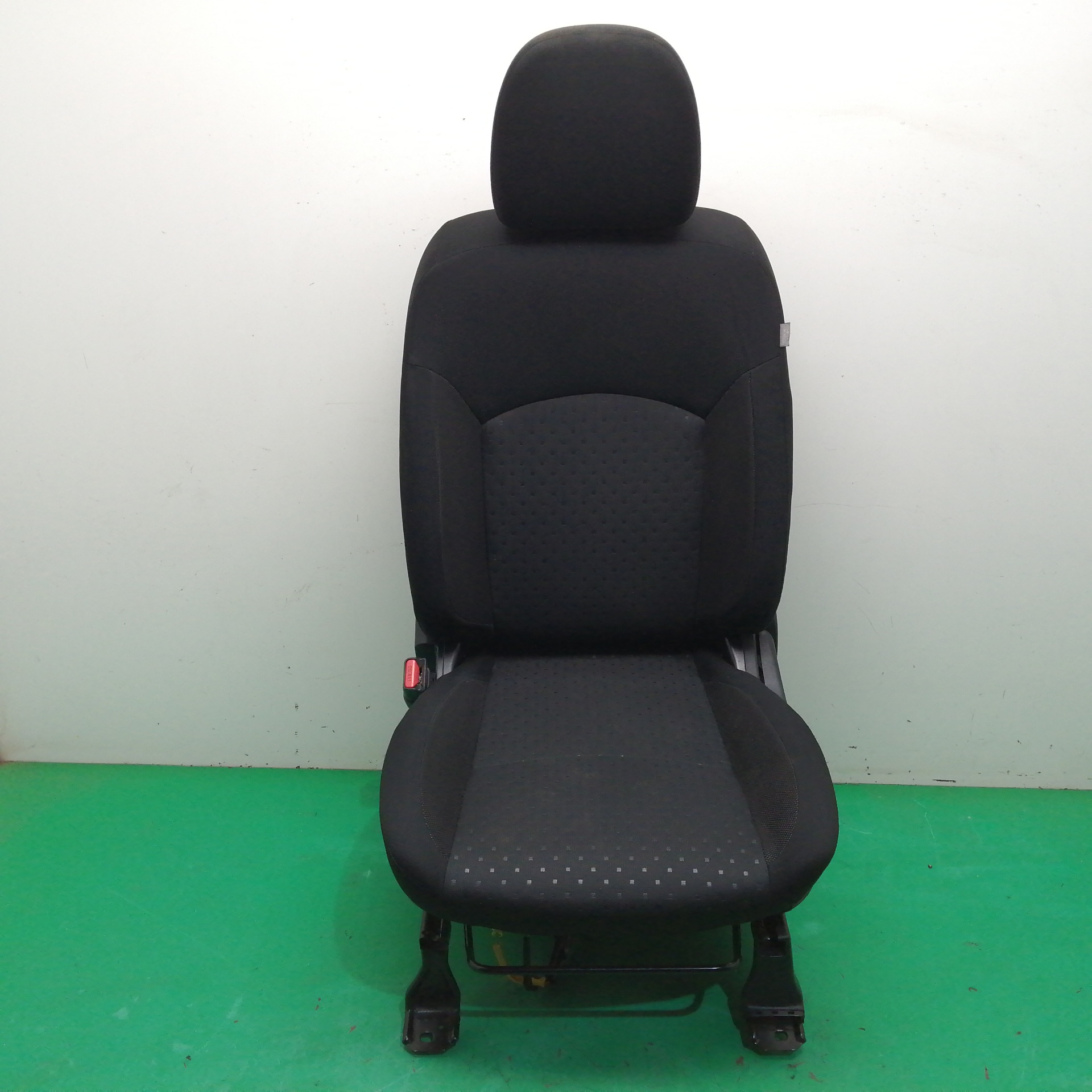 ASIENTO DELANTERO IZQUIERDO