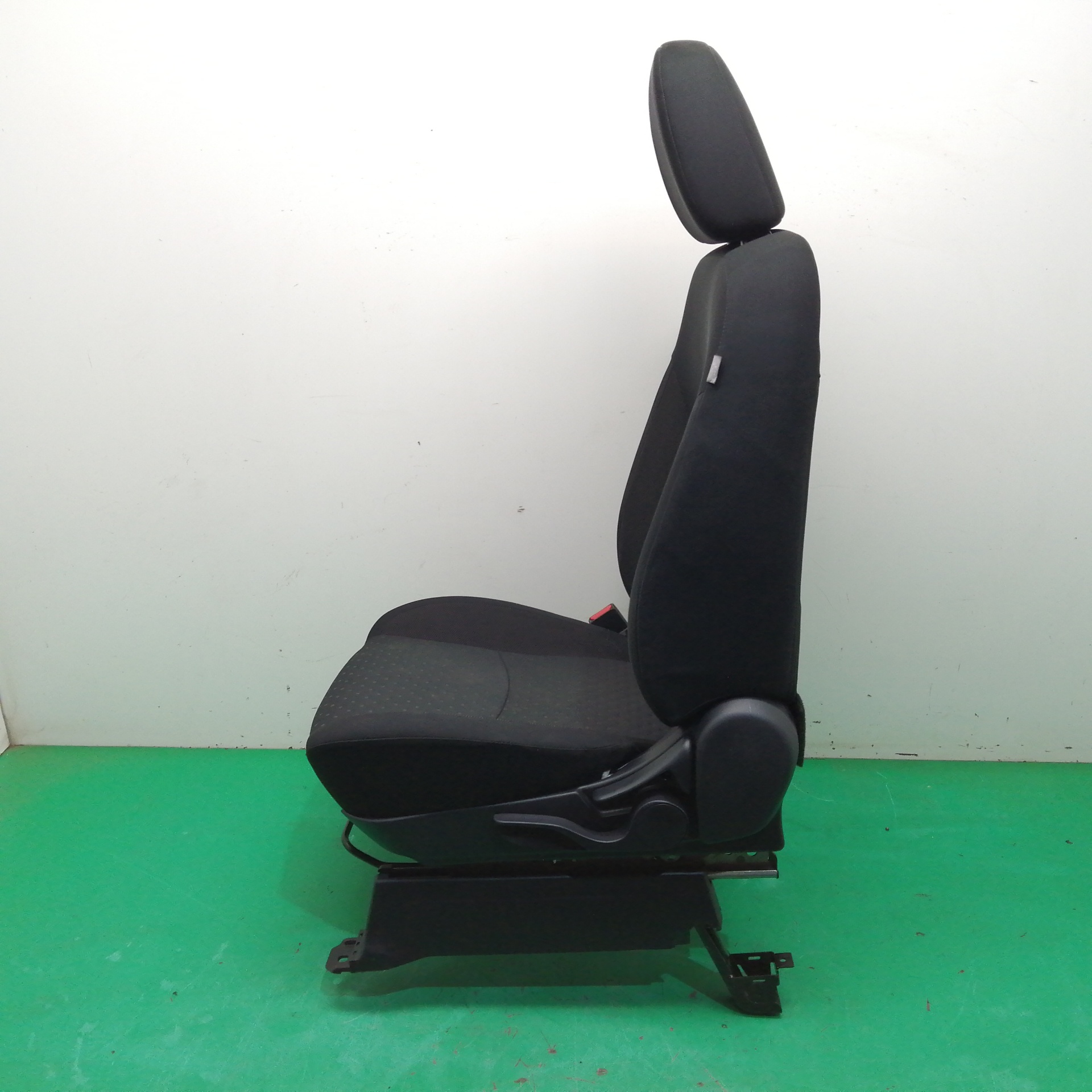 ASIENTO DELANTERO IZQUIERDO