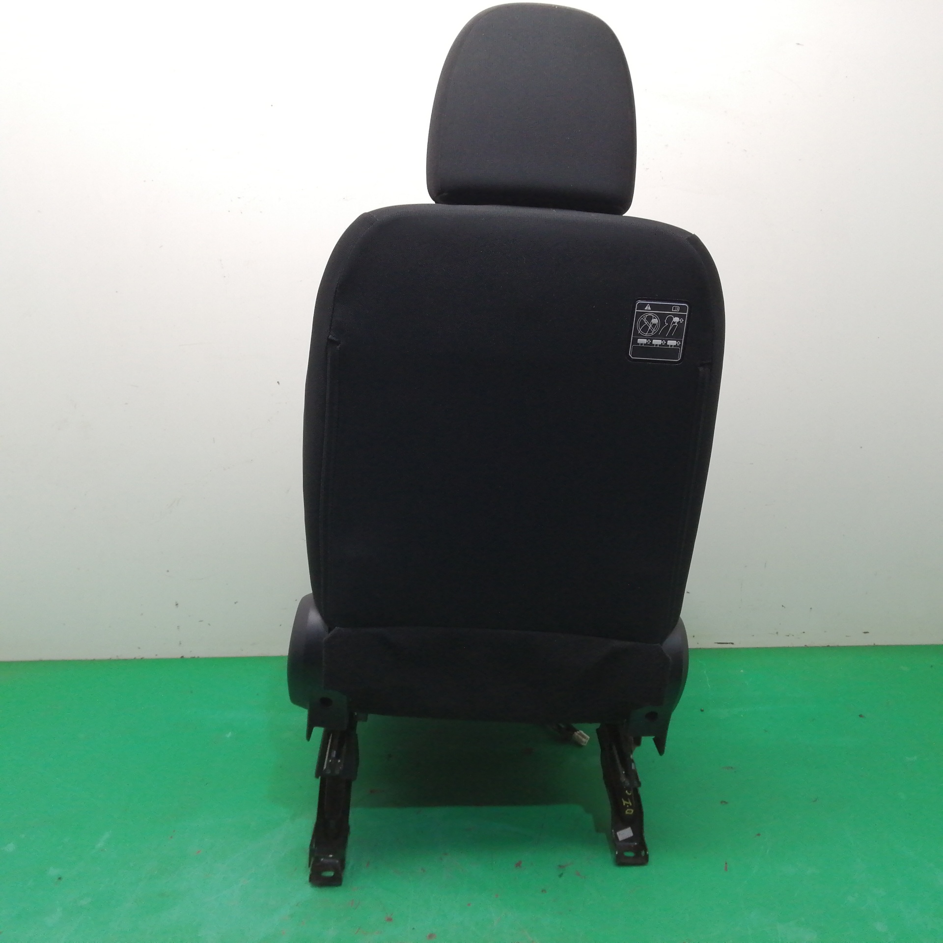 ASIENTO DELANTERO IZQUIERDO