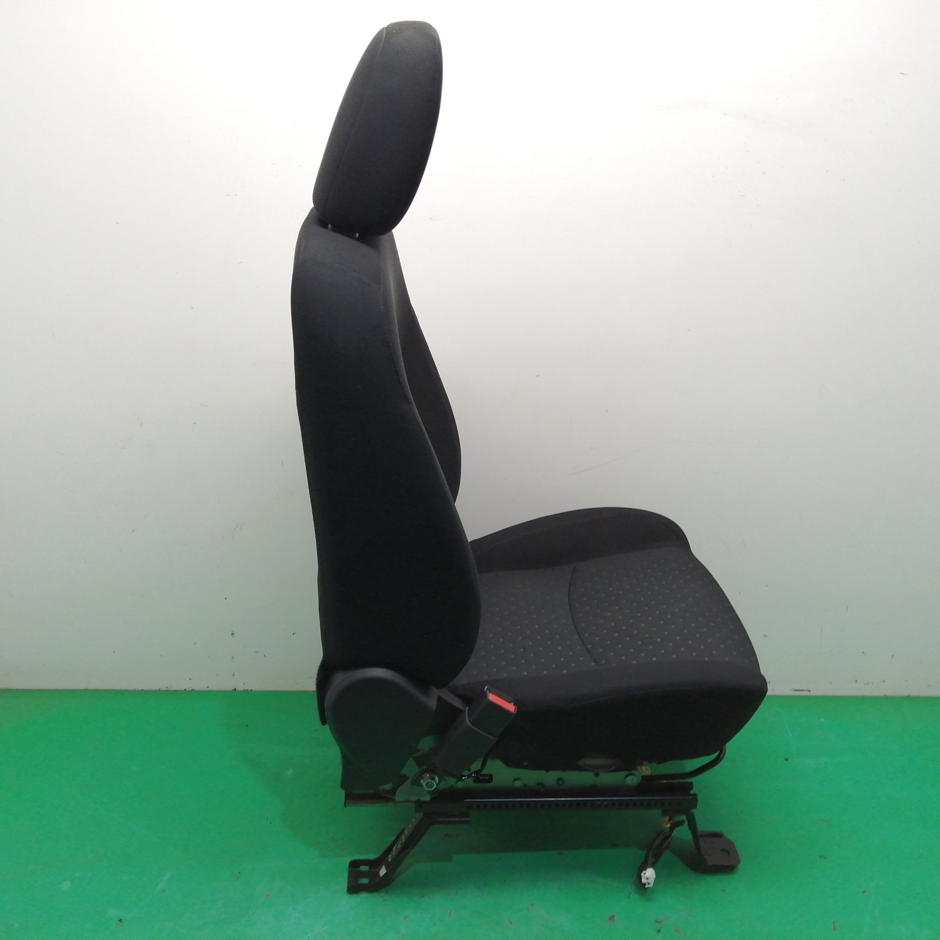 ASIENTO DELANTERO IZQUIERDO