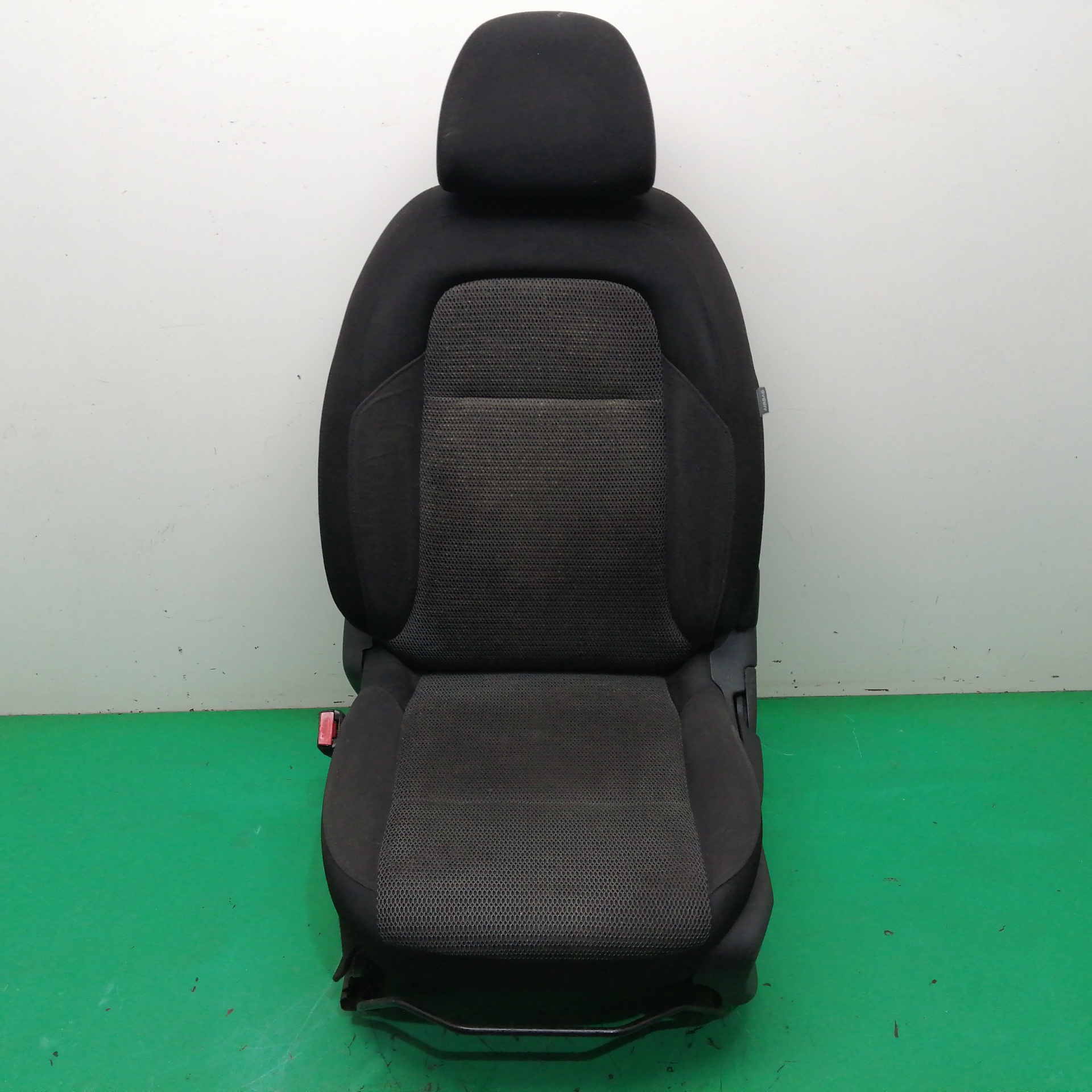 ASIENTO DELANTERO IZQUIERDO