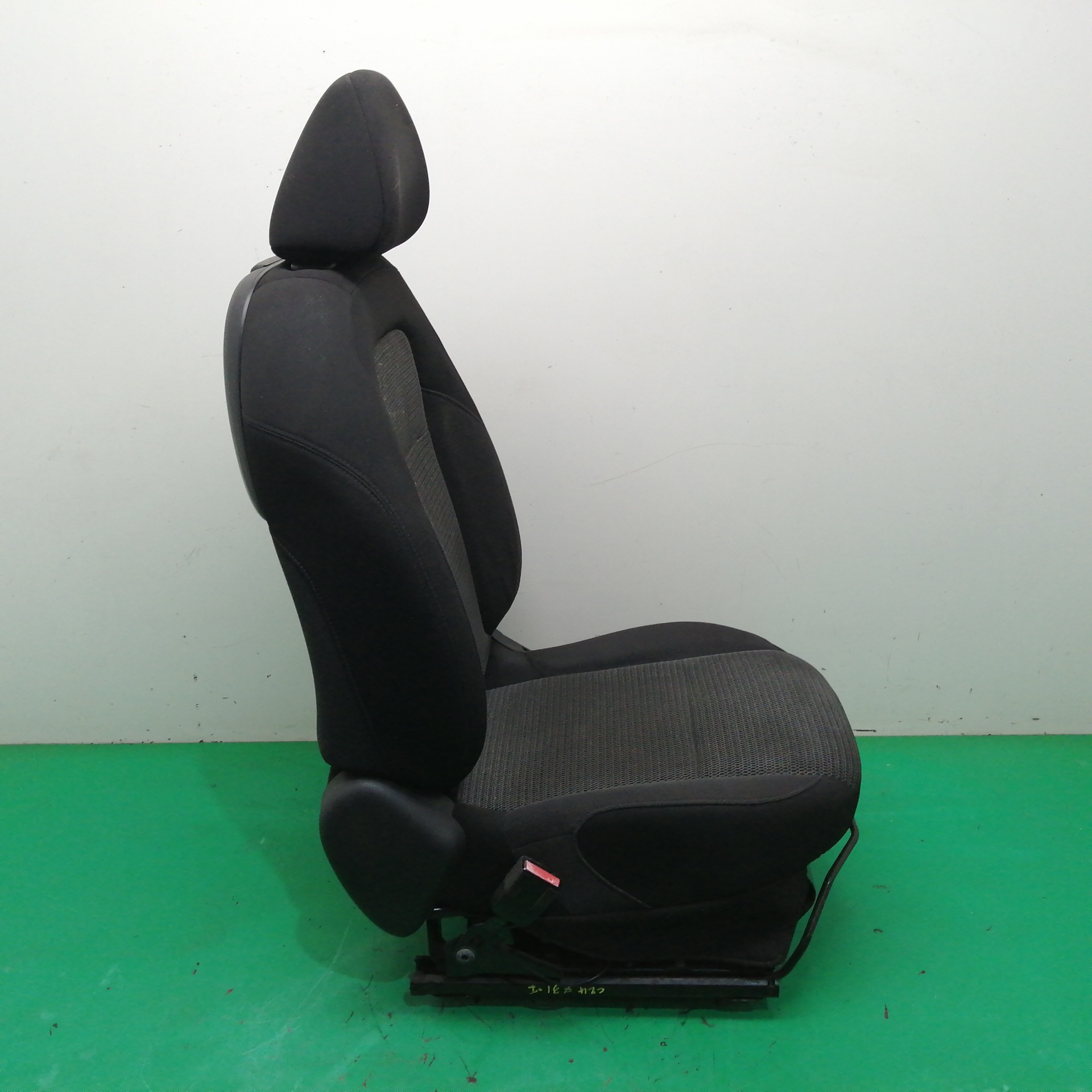 ASIENTO DELANTERO IZQUIERDO