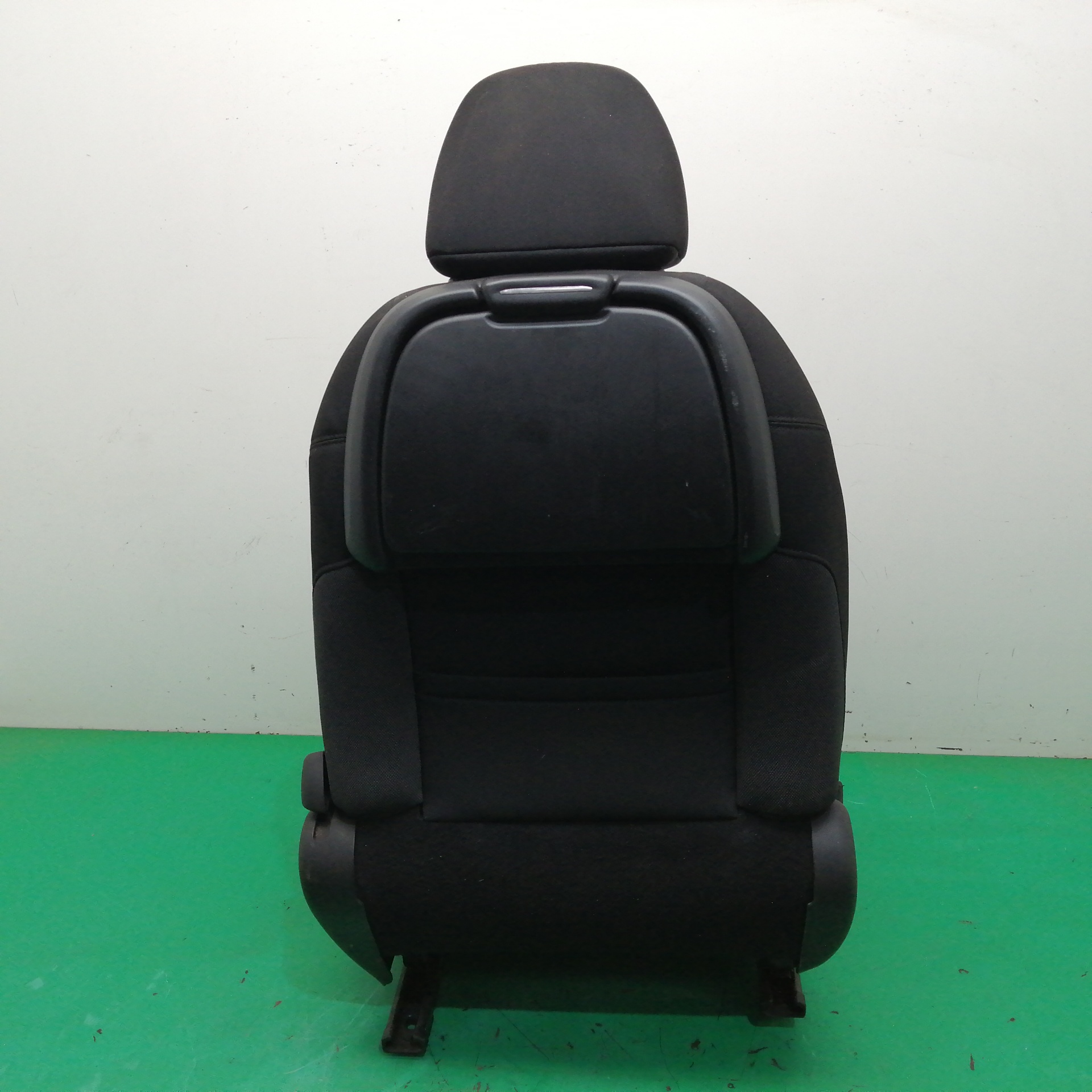 ASIENTO DELANTERO IZQUIERDO