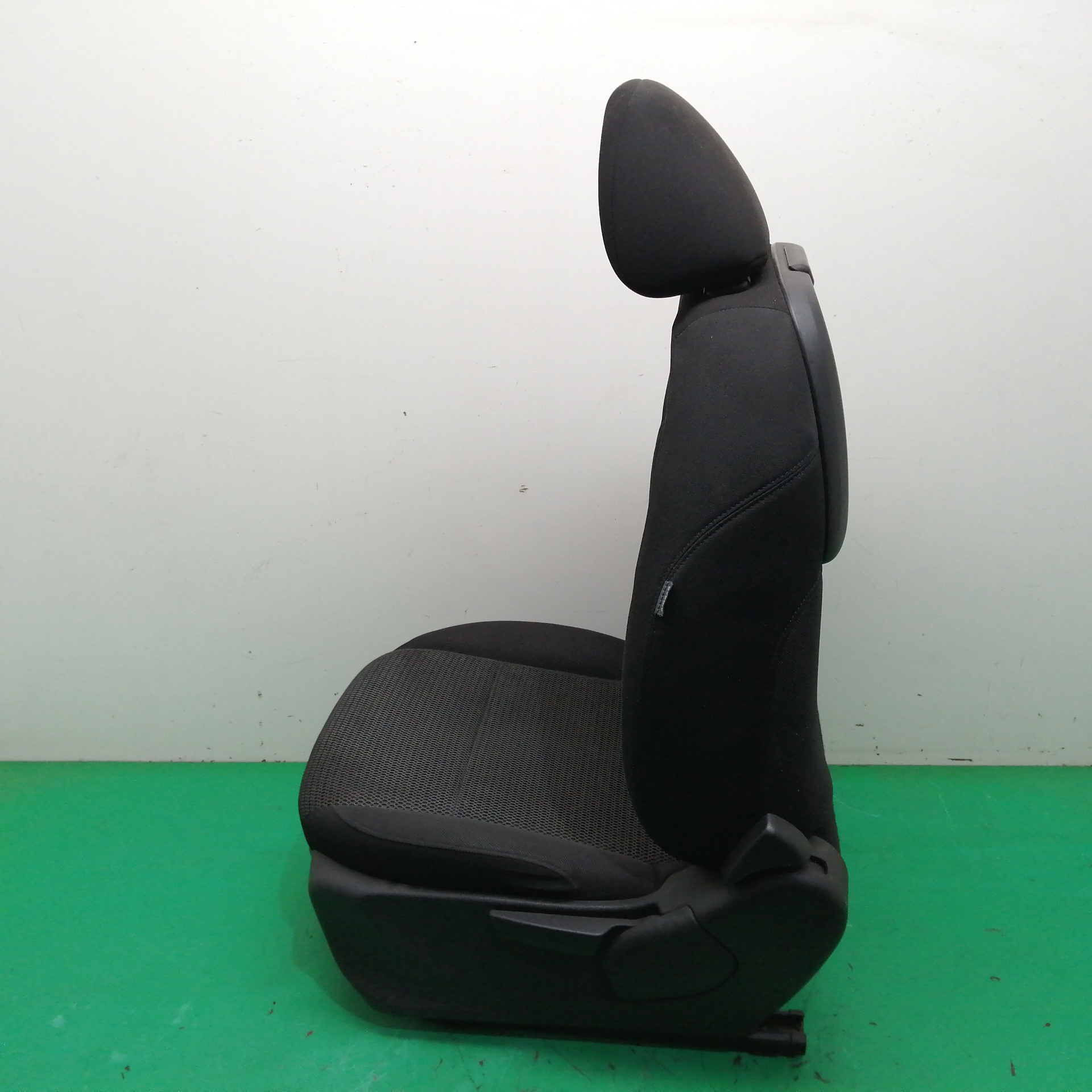 ASIENTO DELANTERO IZQUIERDO