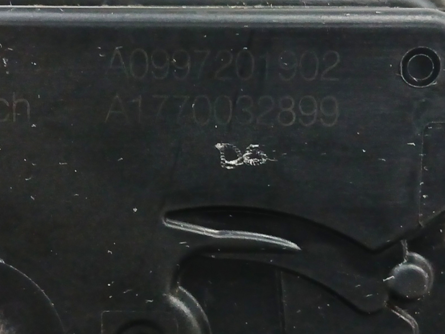 CERRADURA PUERTA DELANTERA IZQUIERDA 