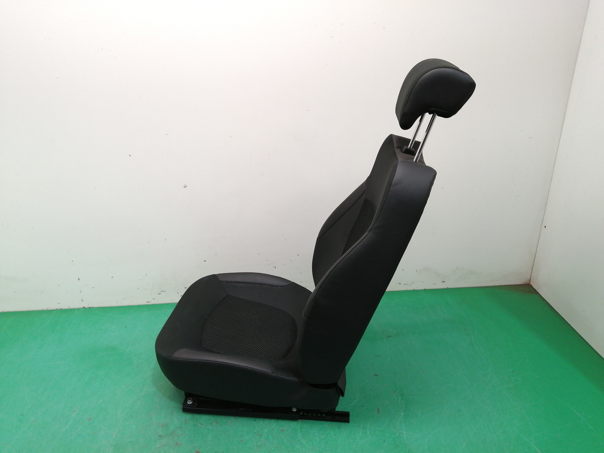 ASIENTO DELANTERO IZQUIERDO