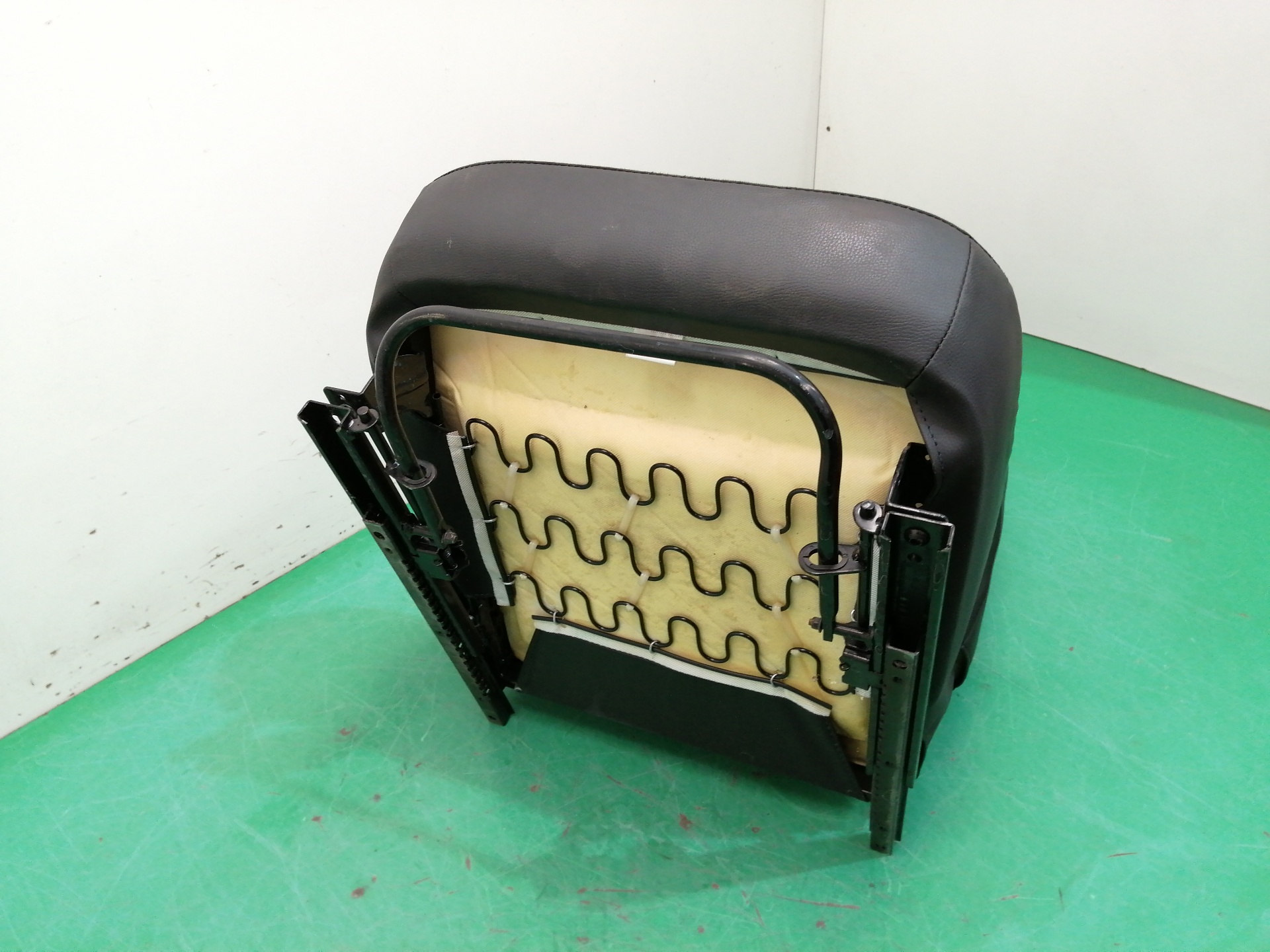 ASIENTO DELANTERO IZQUIERDO