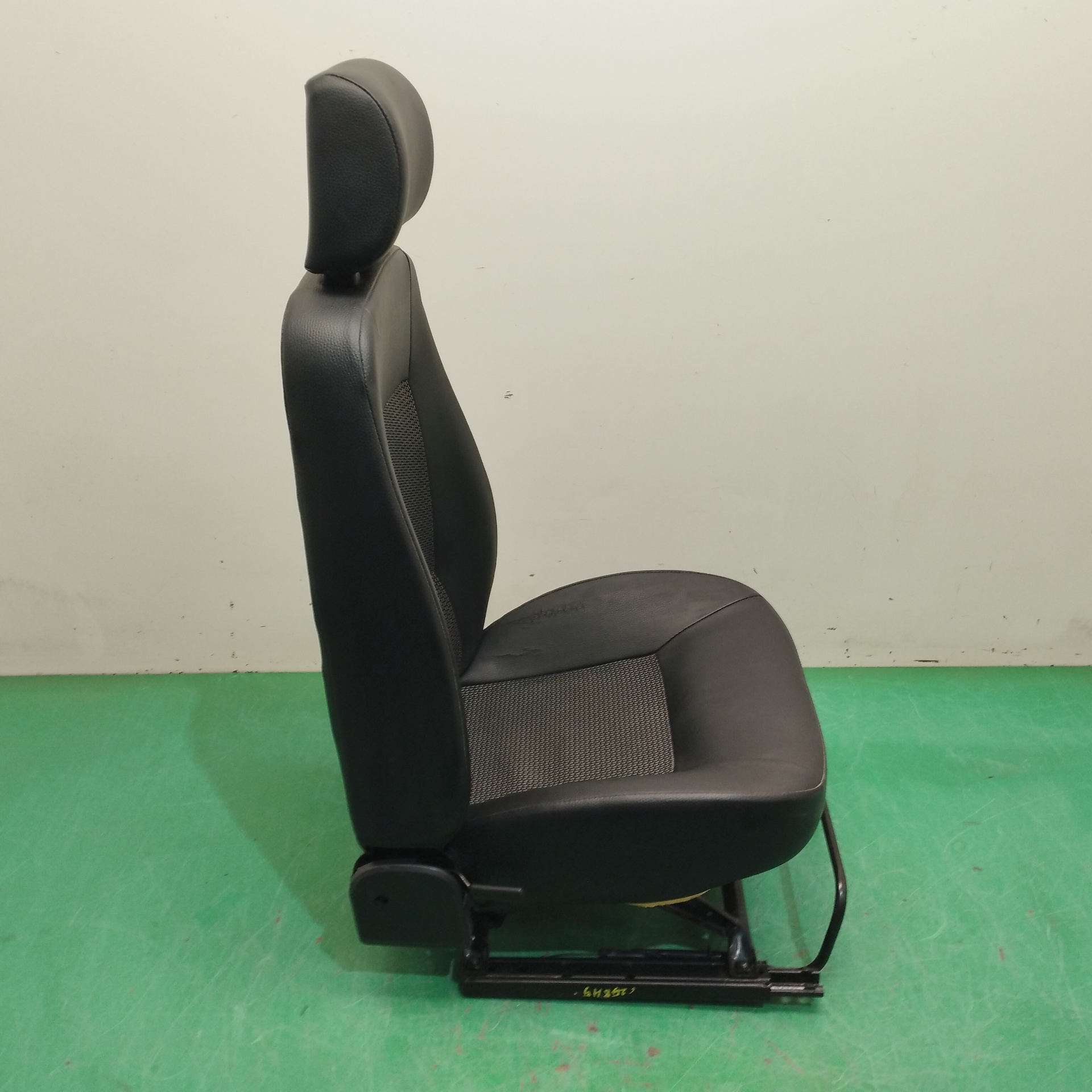 ASIENTO DELANTERO IZQUIERDO
