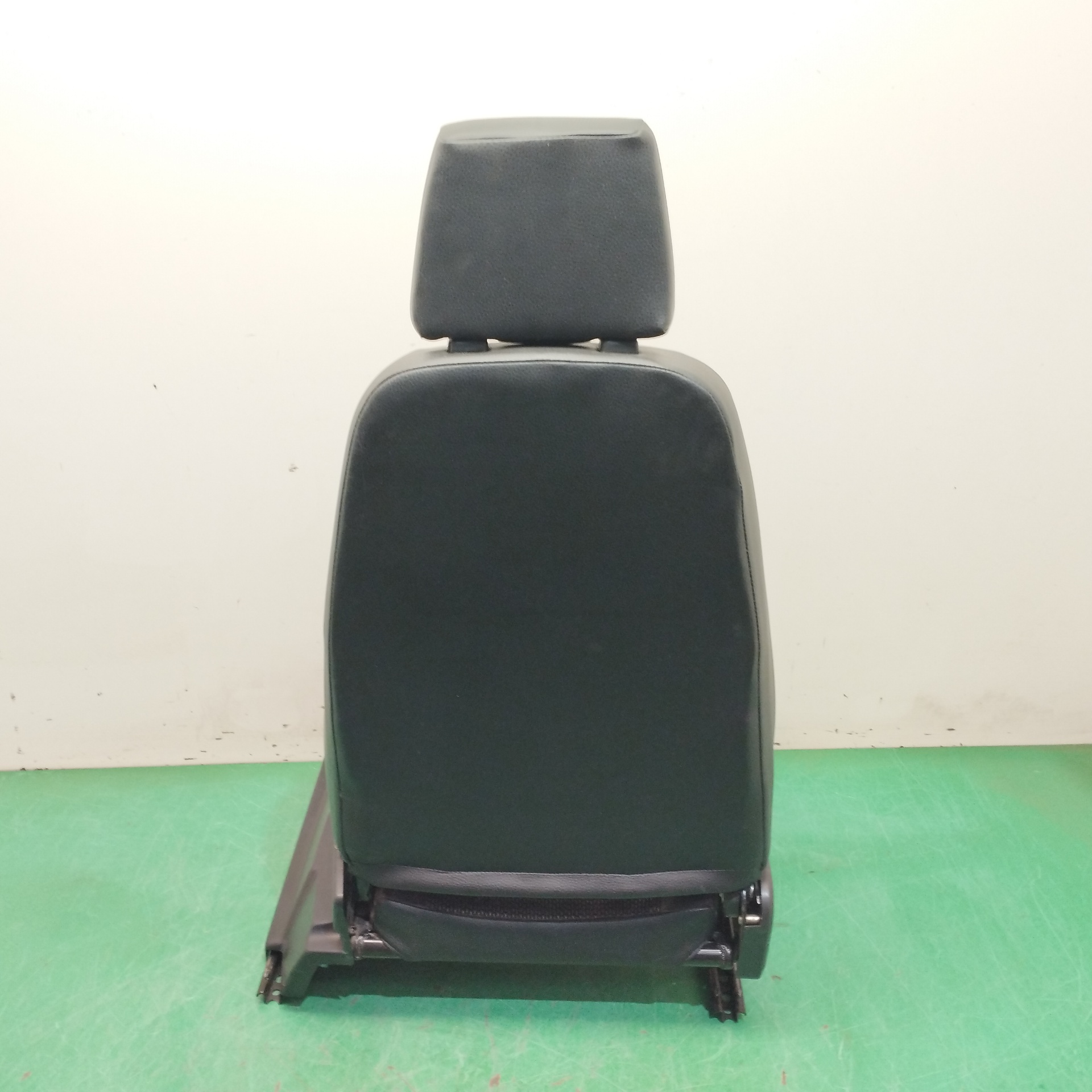 ASIENTO DELANTERO IZQUIERDO