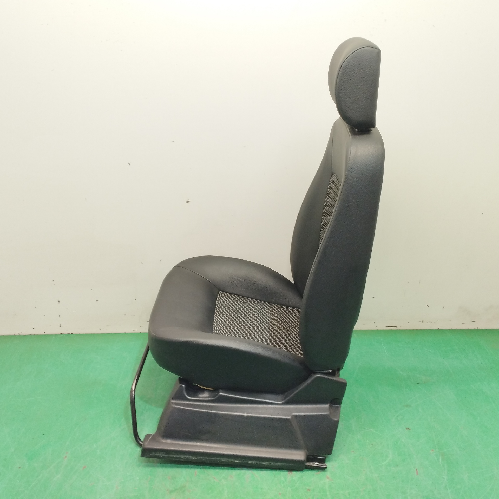 ASIENTO DELANTERO IZQUIERDO