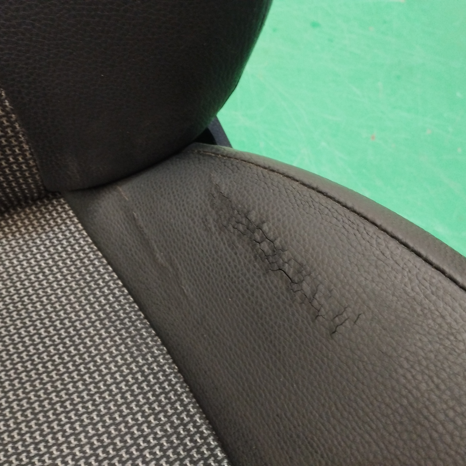 ASIENTO DELANTERO IZQUIERDO