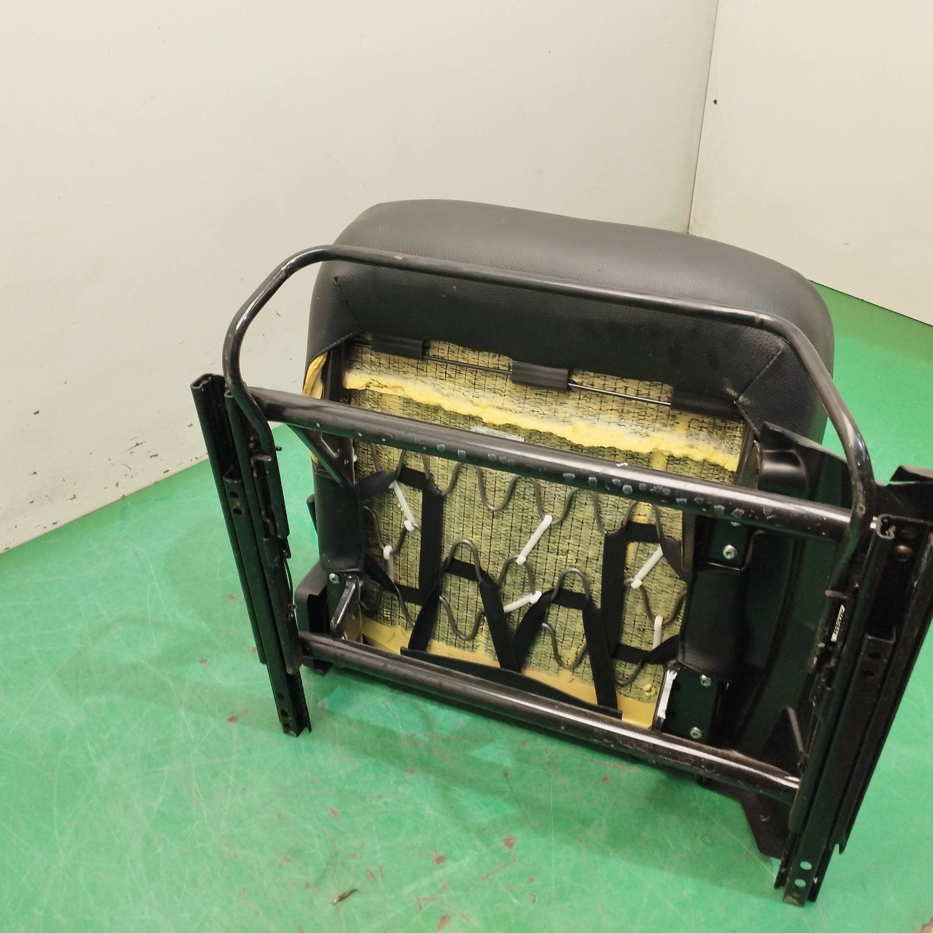 ASIENTO DELANTERO IZQUIERDO