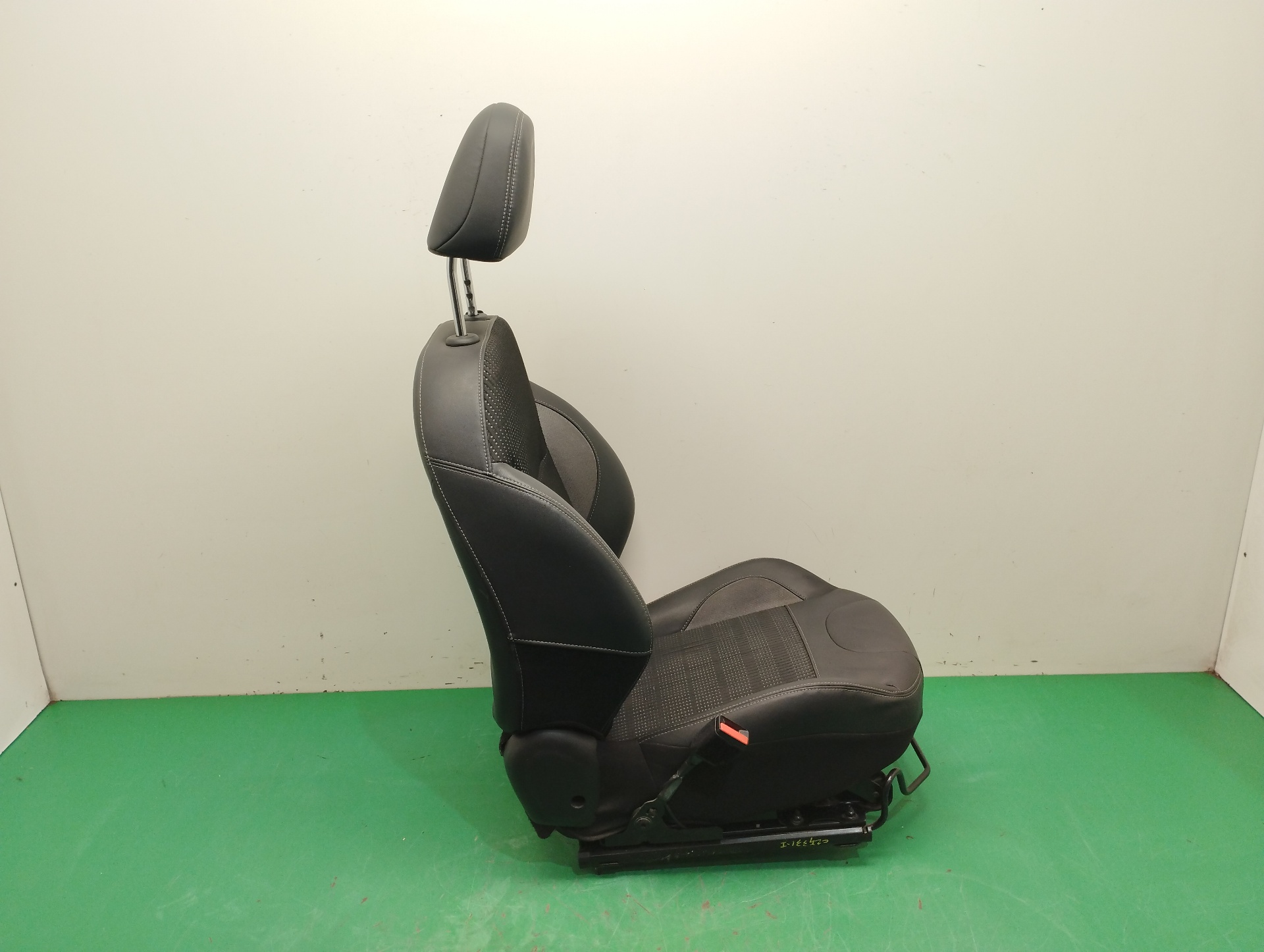 ASIENTO DELANTERO IZQUIERDO