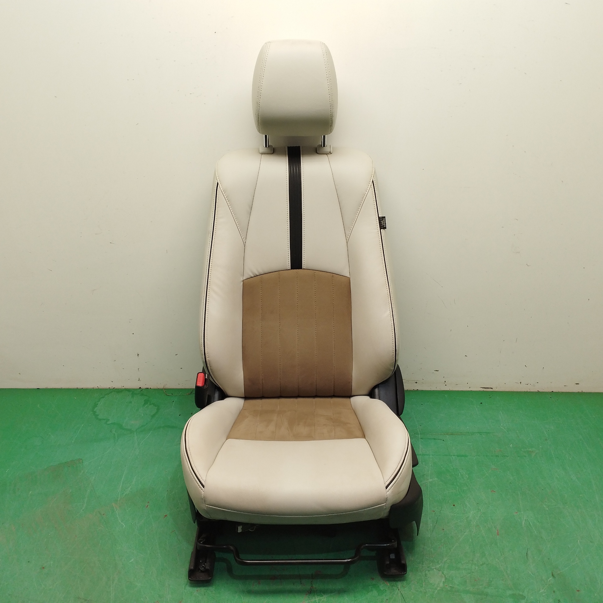 ASIENTO DELANTERO IZQUIERDO
