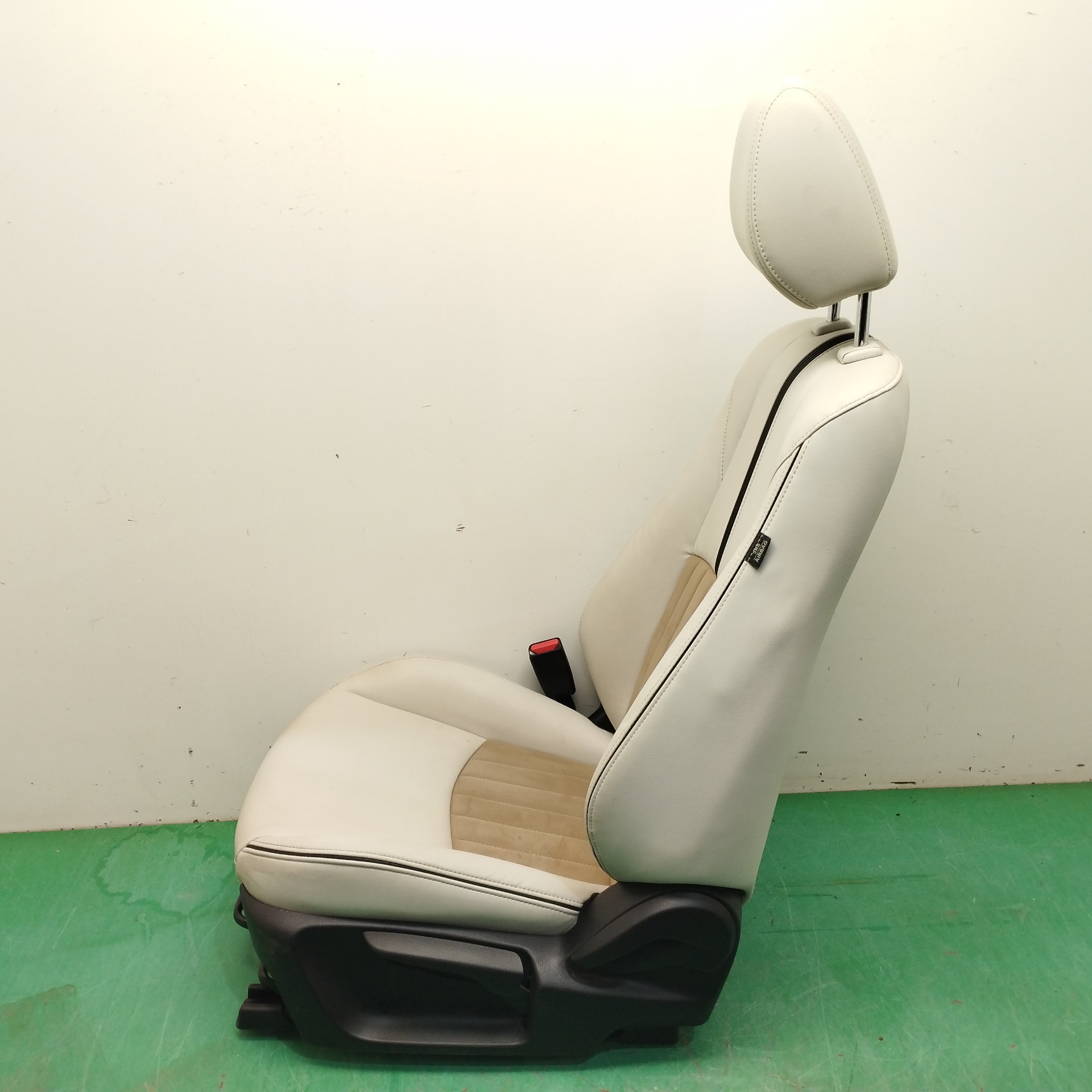 ASIENTO DELANTERO IZQUIERDO