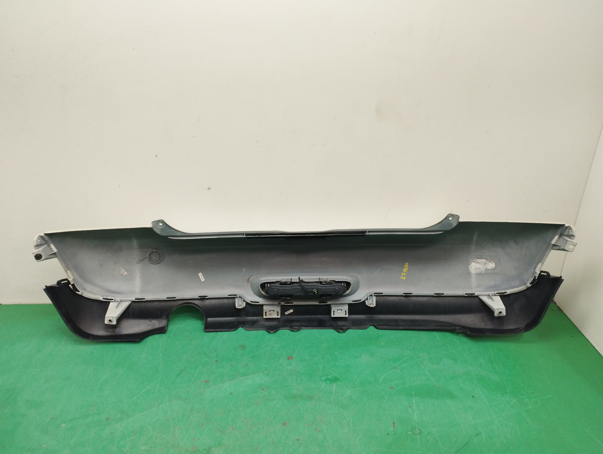 PARAGOLPES TRASERO