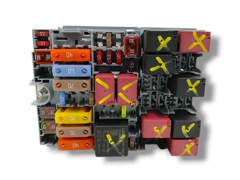 CAJA RELES / FUSIBLES