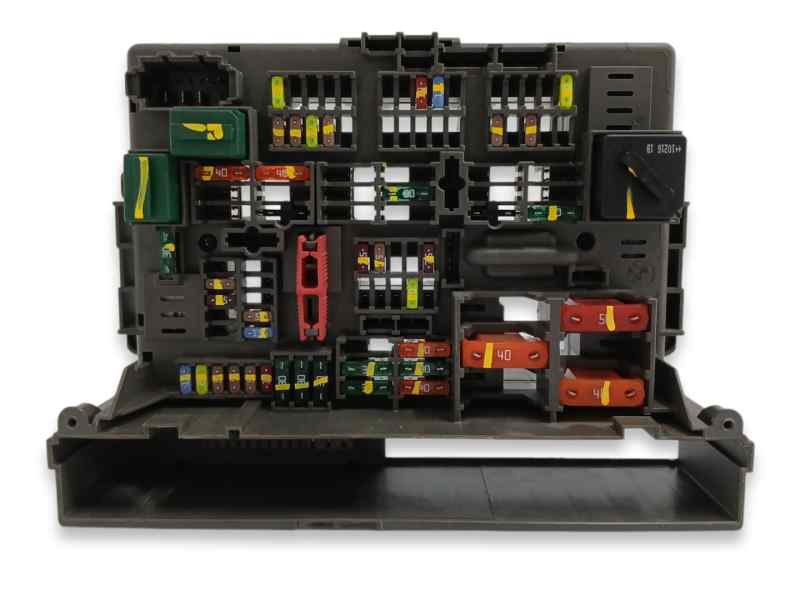 CAJA RELES / FUSIBLES