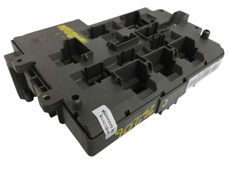 CAJA RELES / FUSIBLES