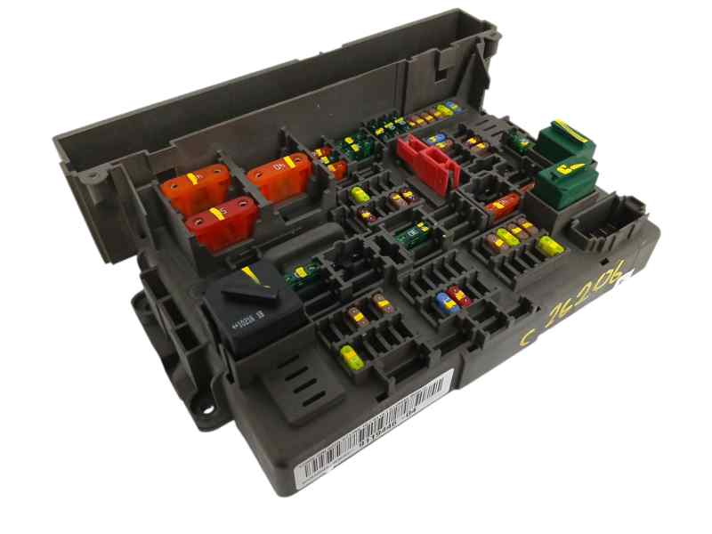 CAJA RELES / FUSIBLES