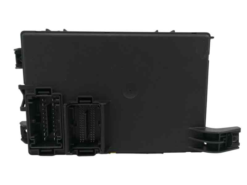 CAJA RELES / FUSIBLES