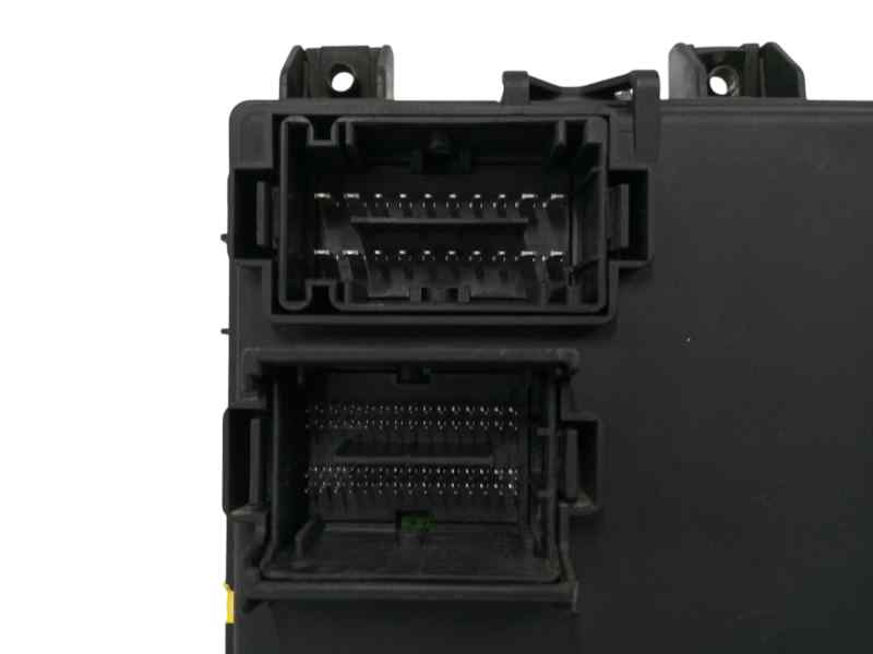 CAJA RELES / FUSIBLES