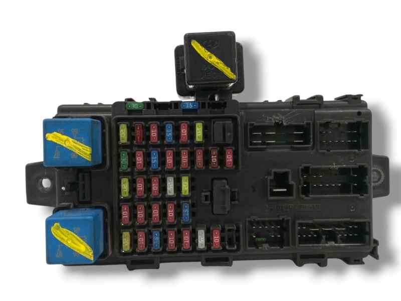CAJA RELES / FUSIBLES