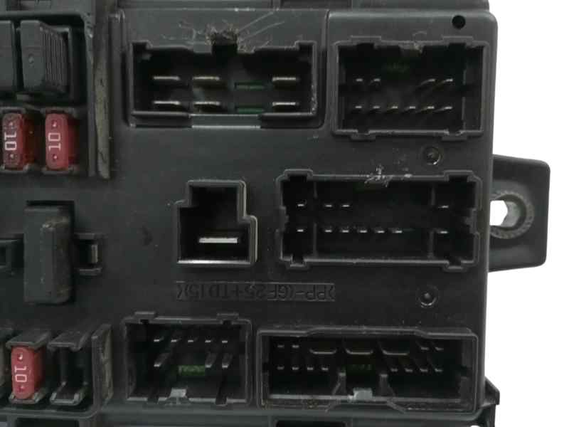 CAJA RELES / FUSIBLES