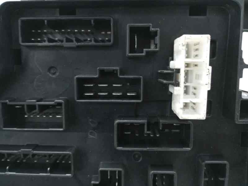 CAJA RELES / FUSIBLES