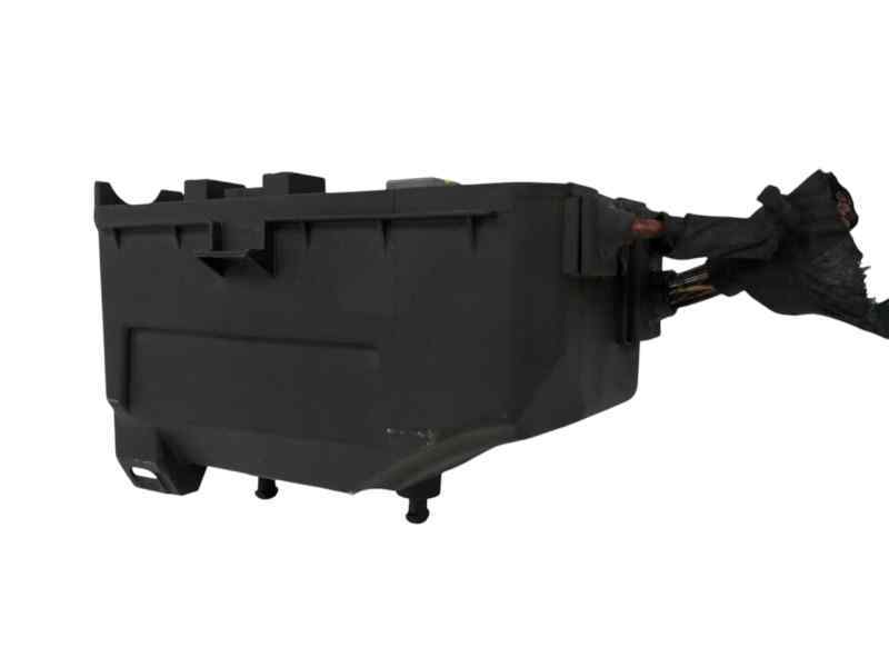 CAJA RELES / FUSIBLES