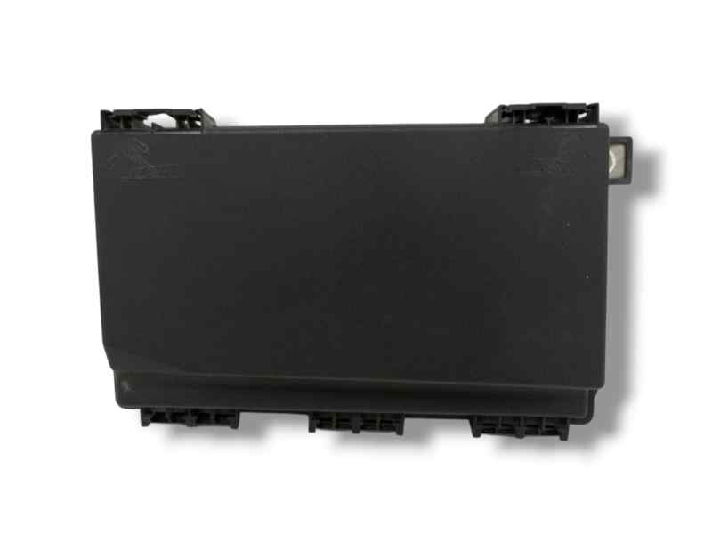 CAJA RELES / FUSIBLES